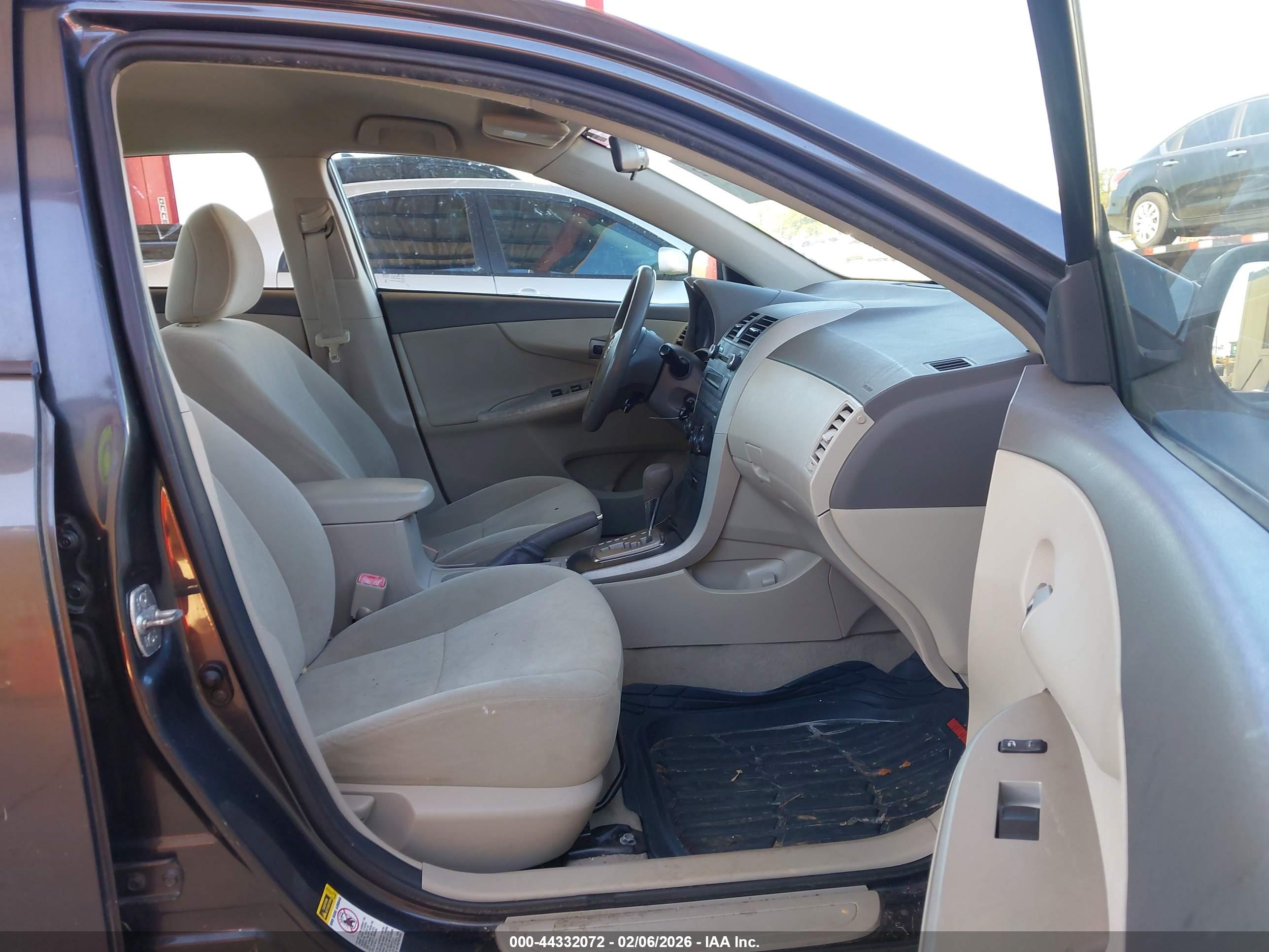 TOYOTA COROLLA image 5