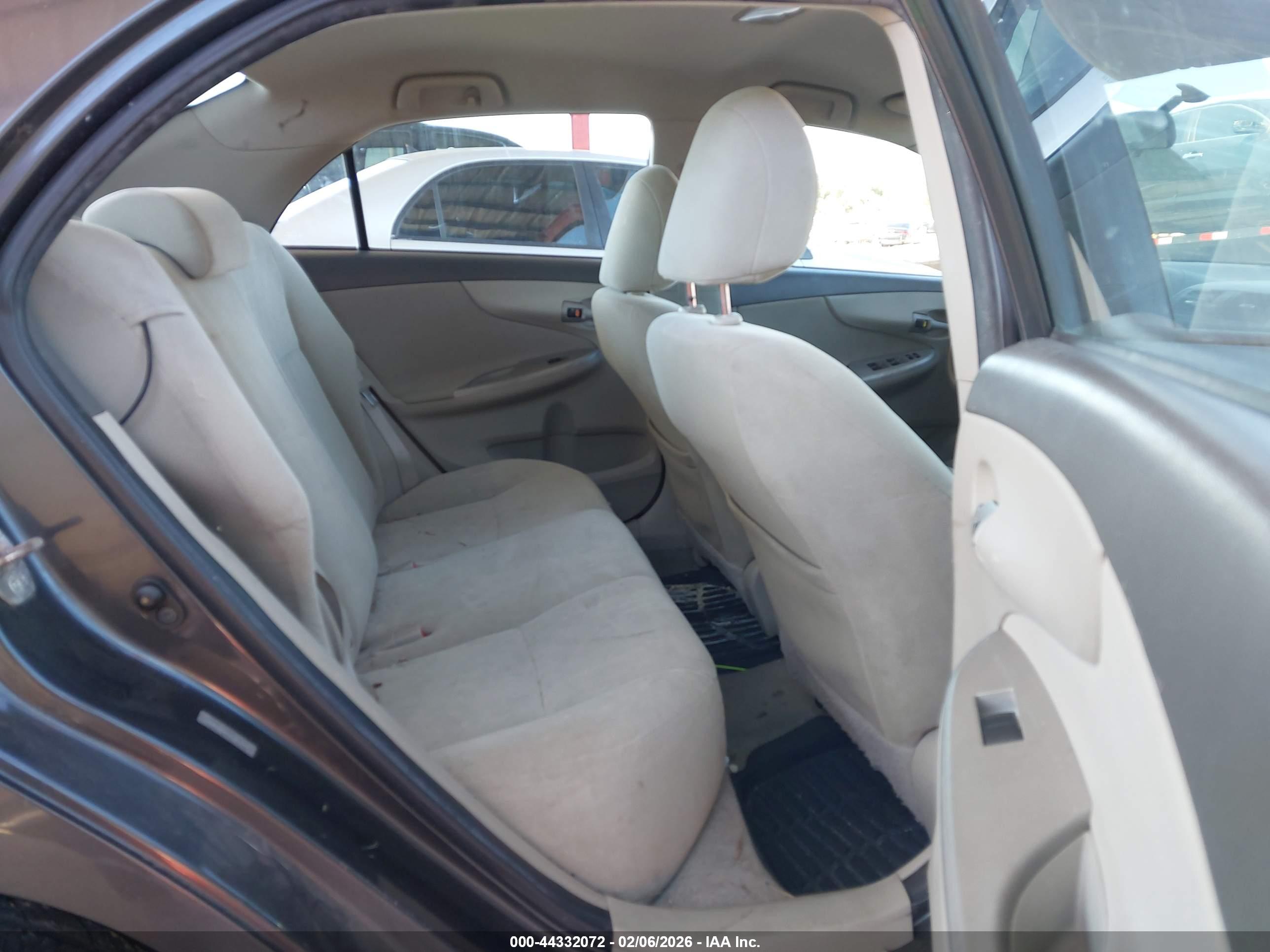 TOYOTA COROLLA image 8