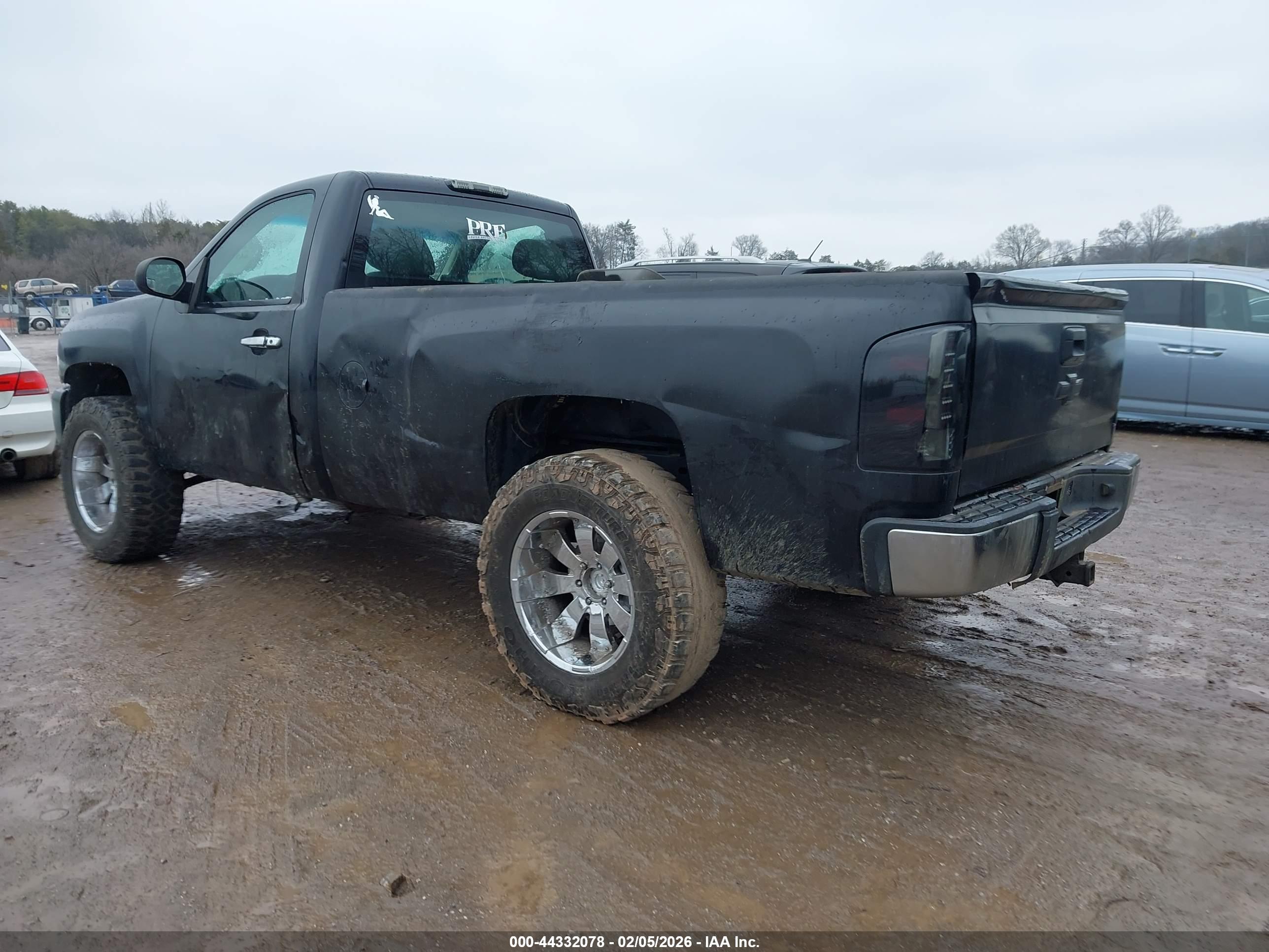 CHEVROLET SILVERADO image 3