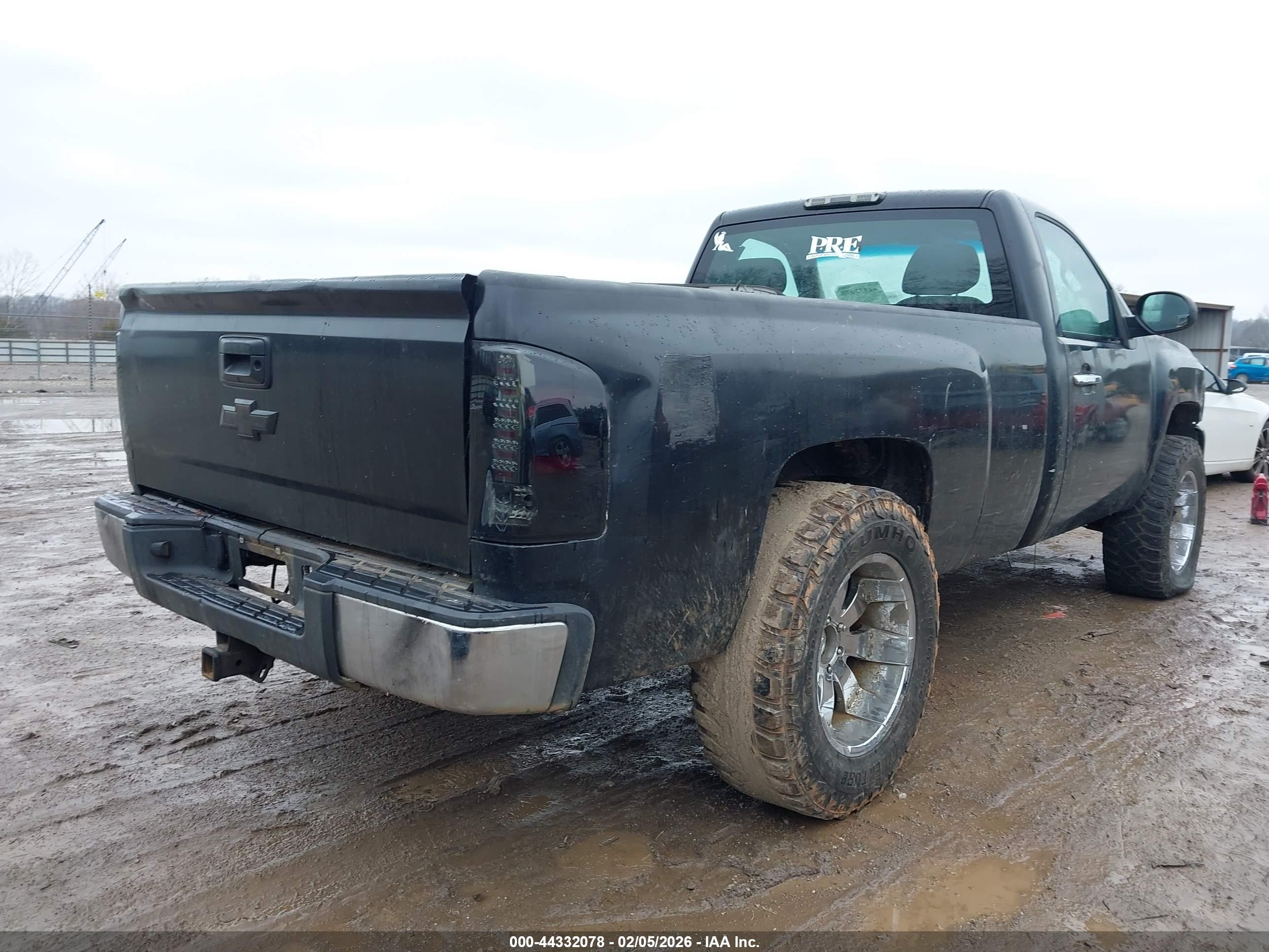 CHEVROLET SILVERADO image 4