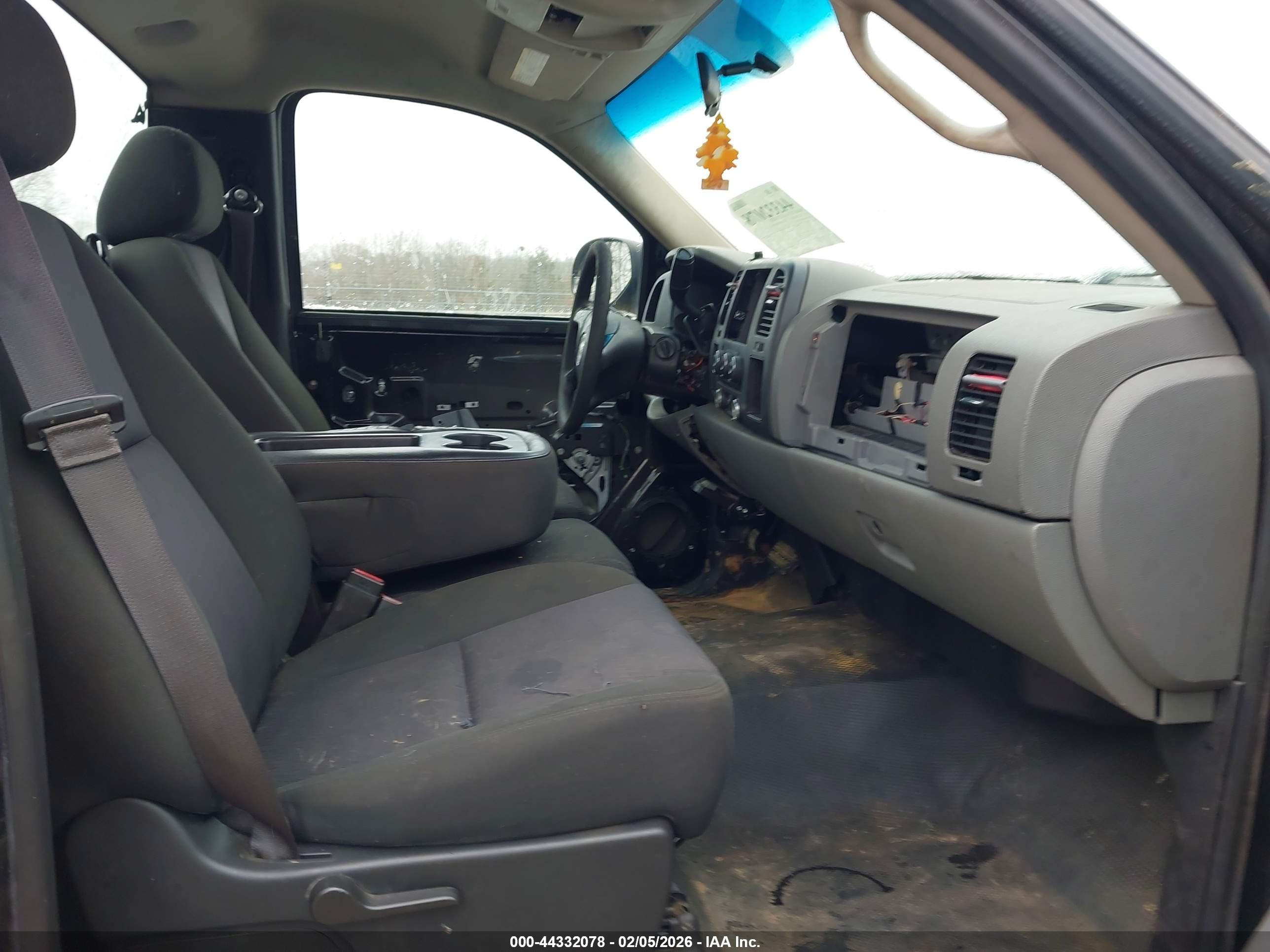 CHEVROLET SILVERADO image 5