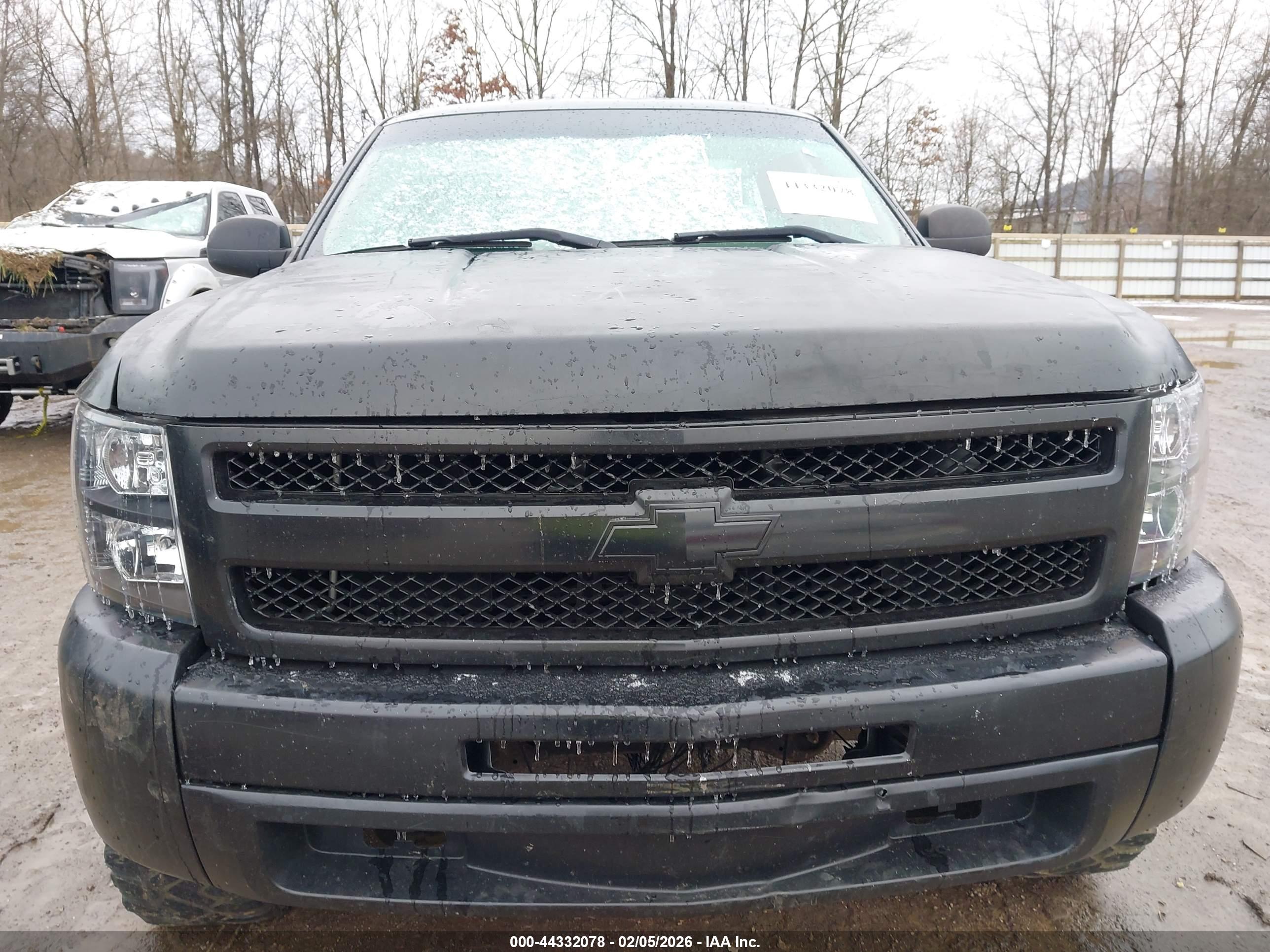 CHEVROLET SILVERADO image 6