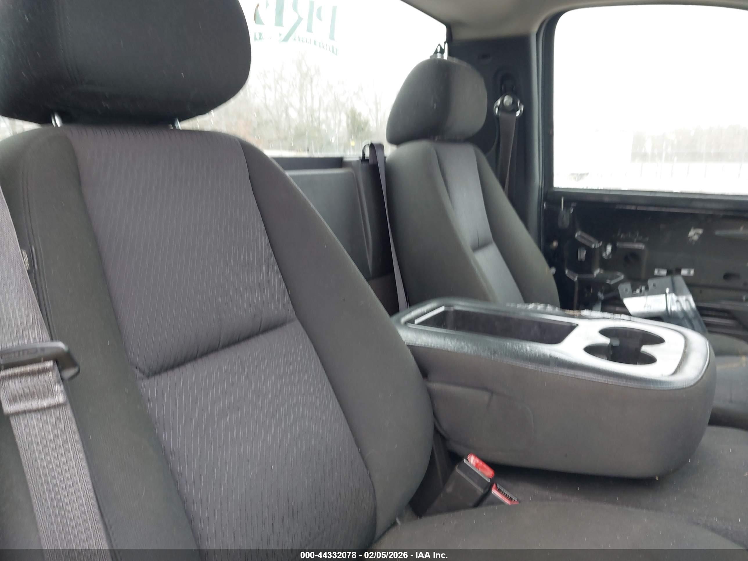 CHEVROLET SILVERADO image 8