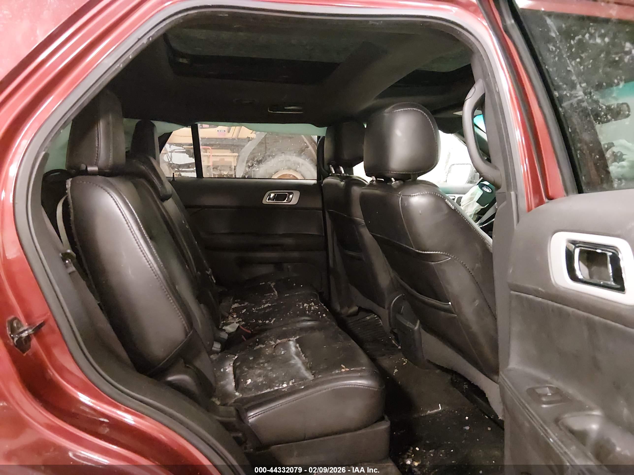 FORD EXPLORER image 8