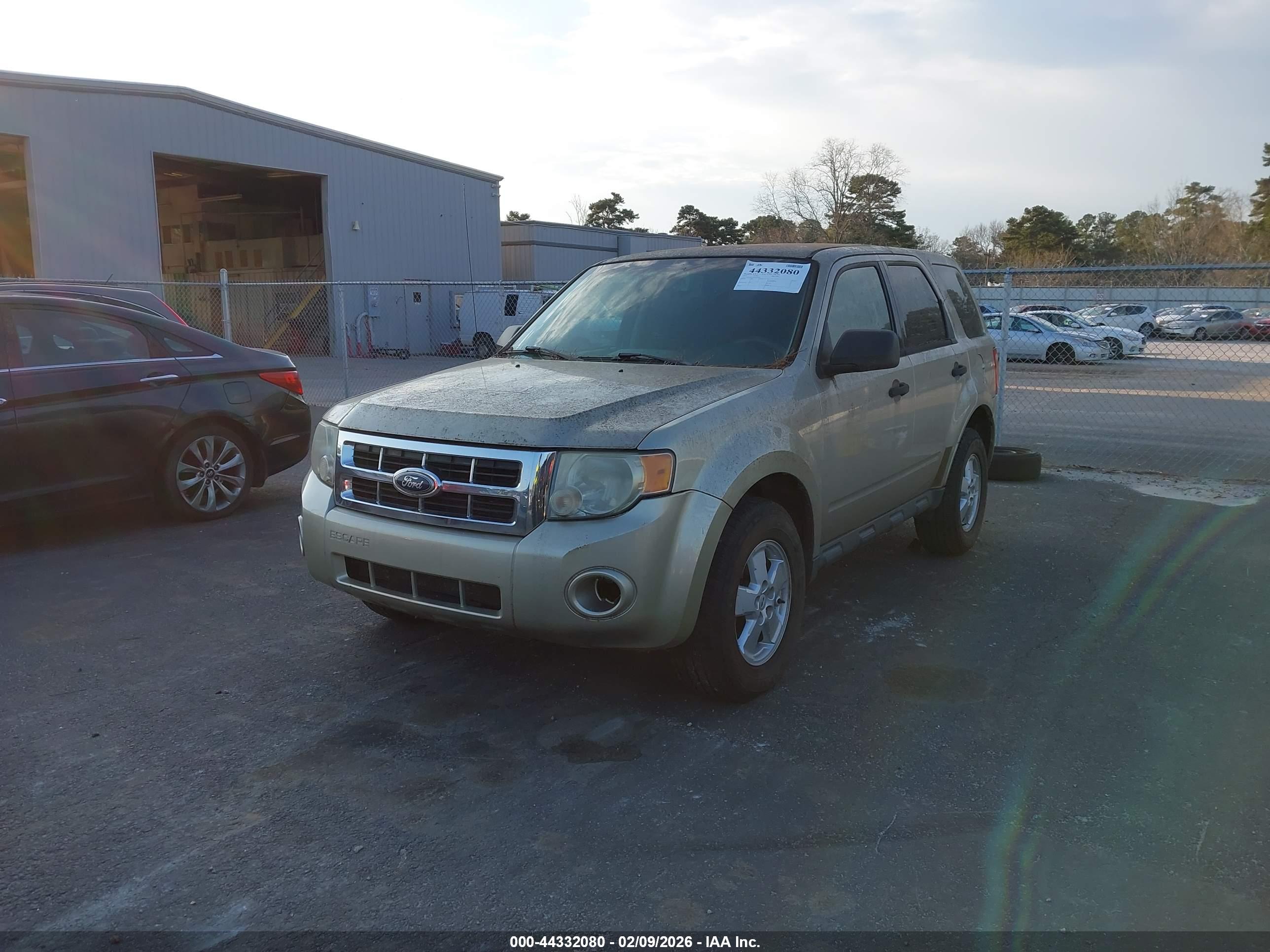 FORD ESCAPE image 2