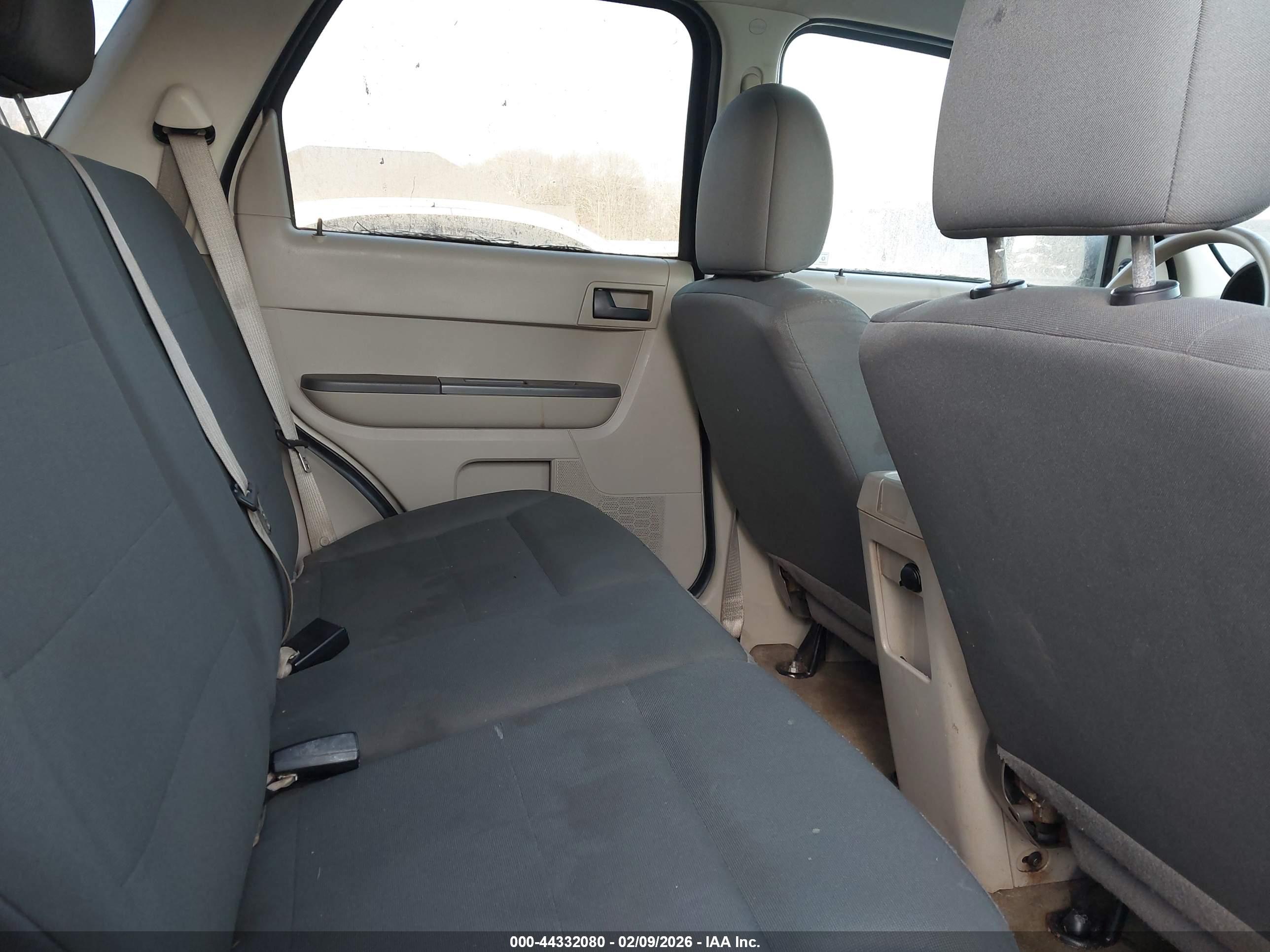 FORD ESCAPE image 8