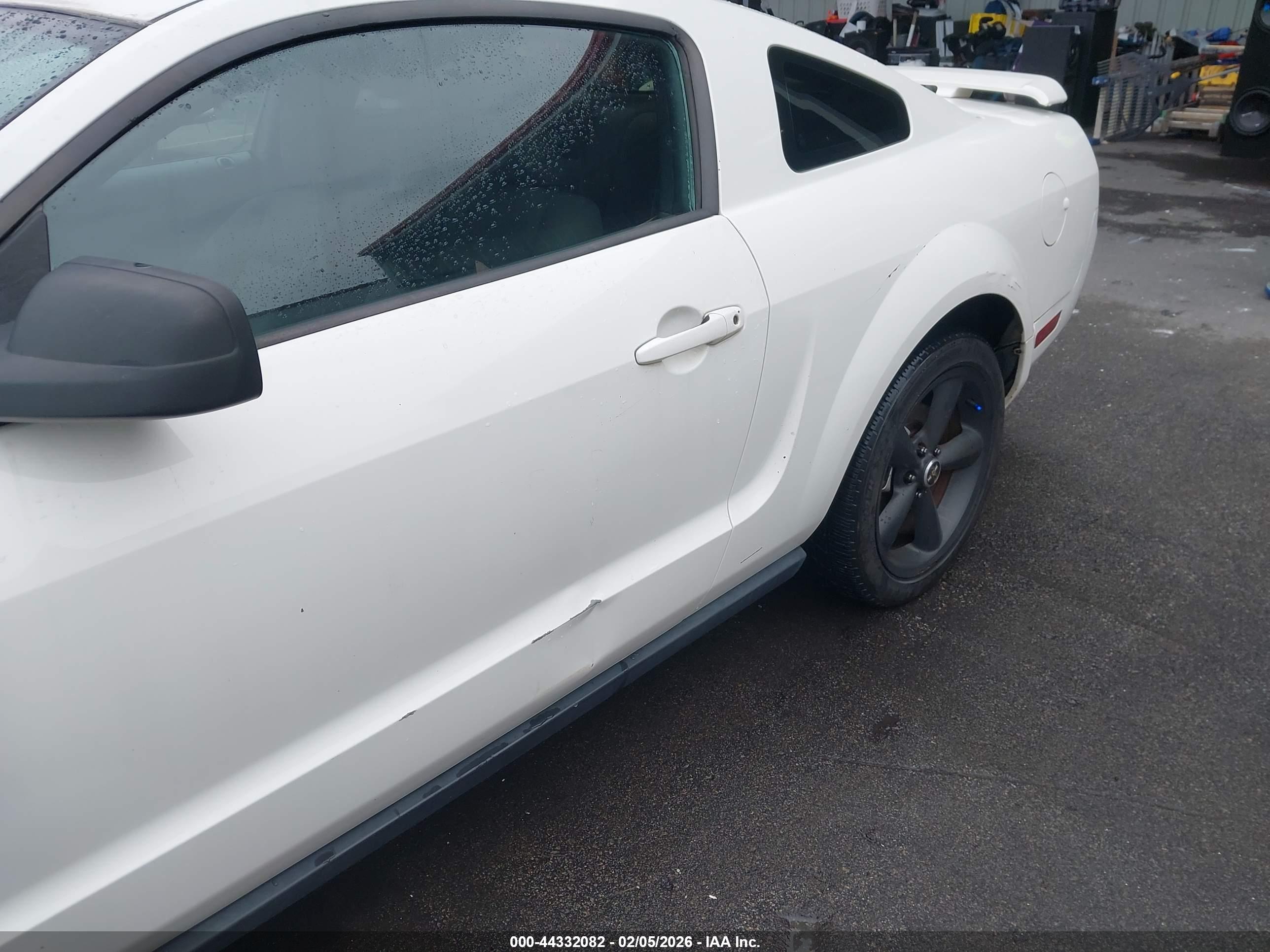 FORD MUSTANG image 6