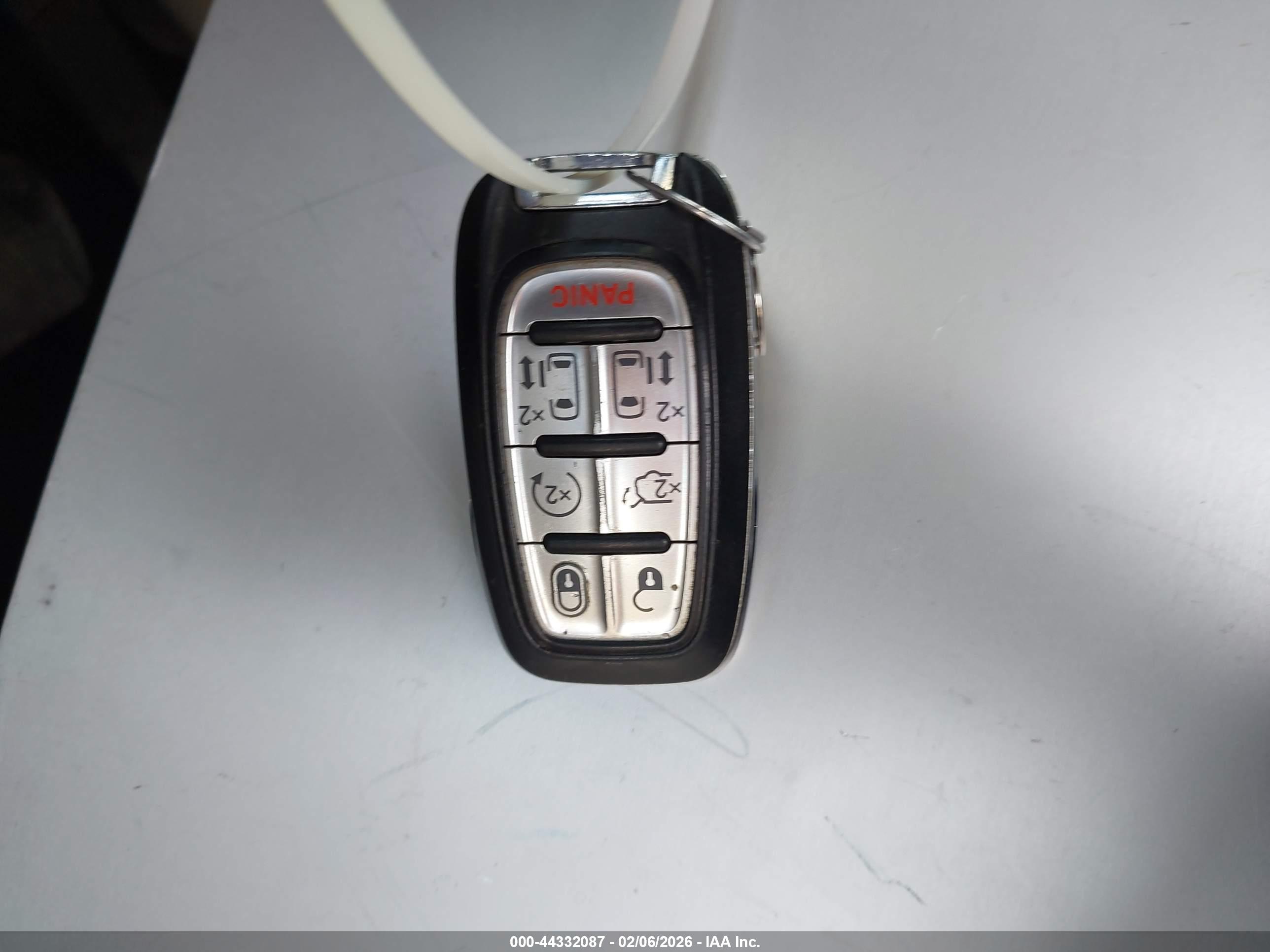 CHRYSLER PACIFICA image 11
