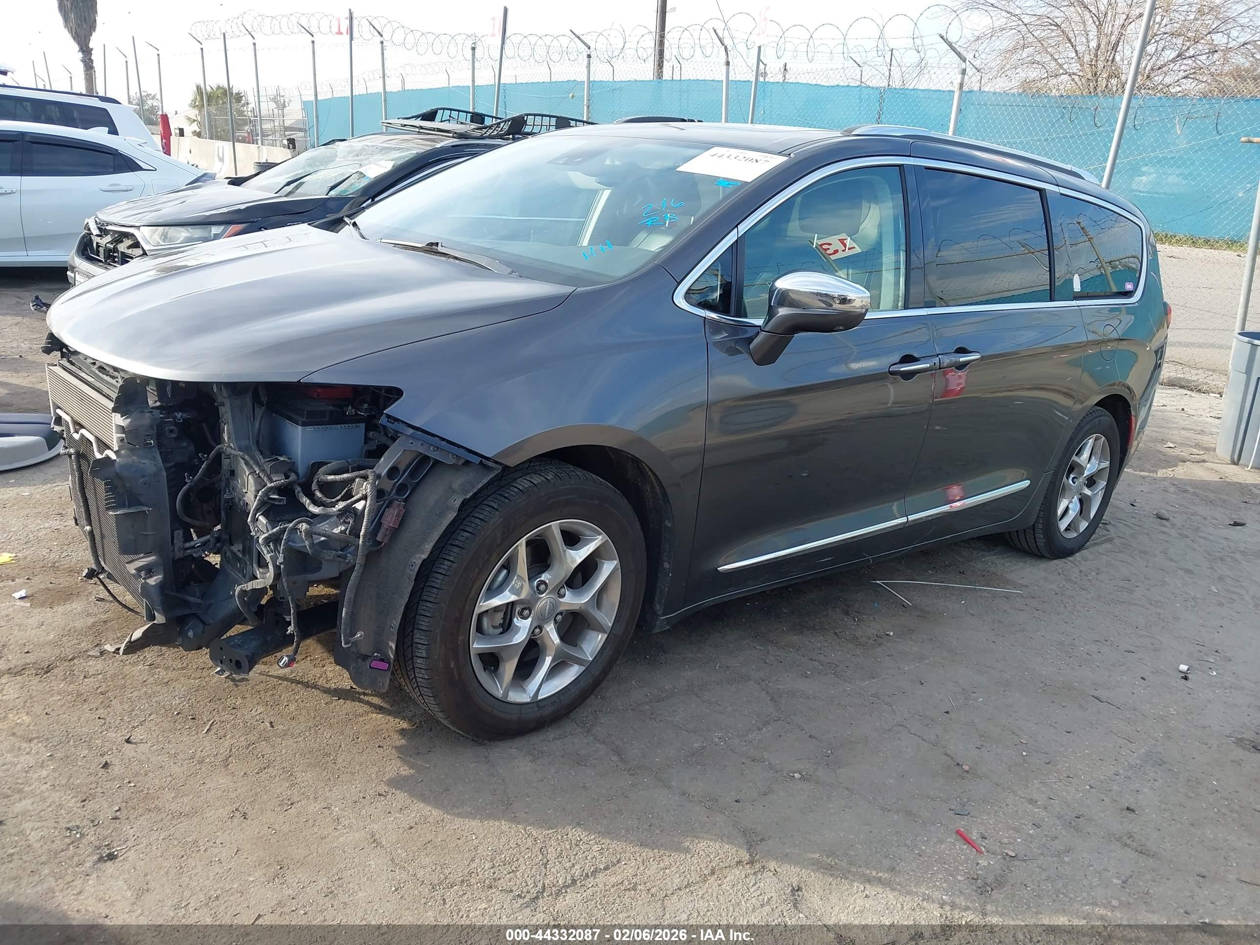 CHRYSLER PACIFICA image 2