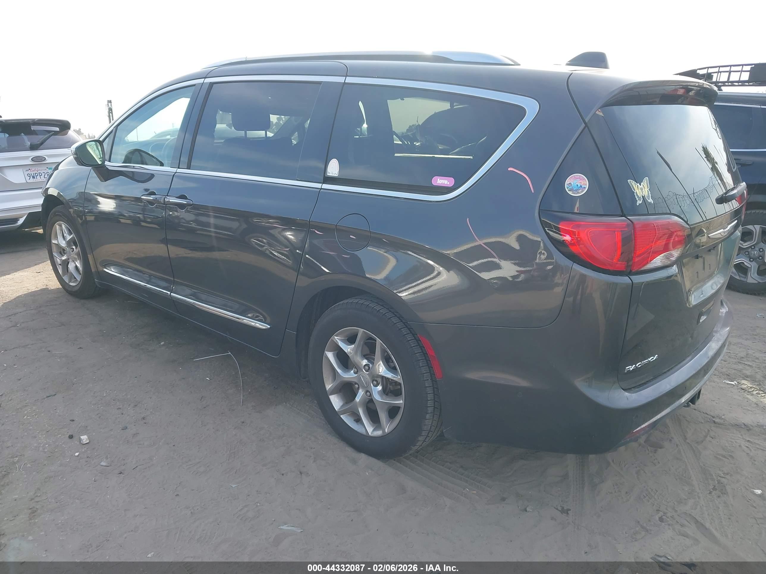 CHRYSLER PACIFICA image 3