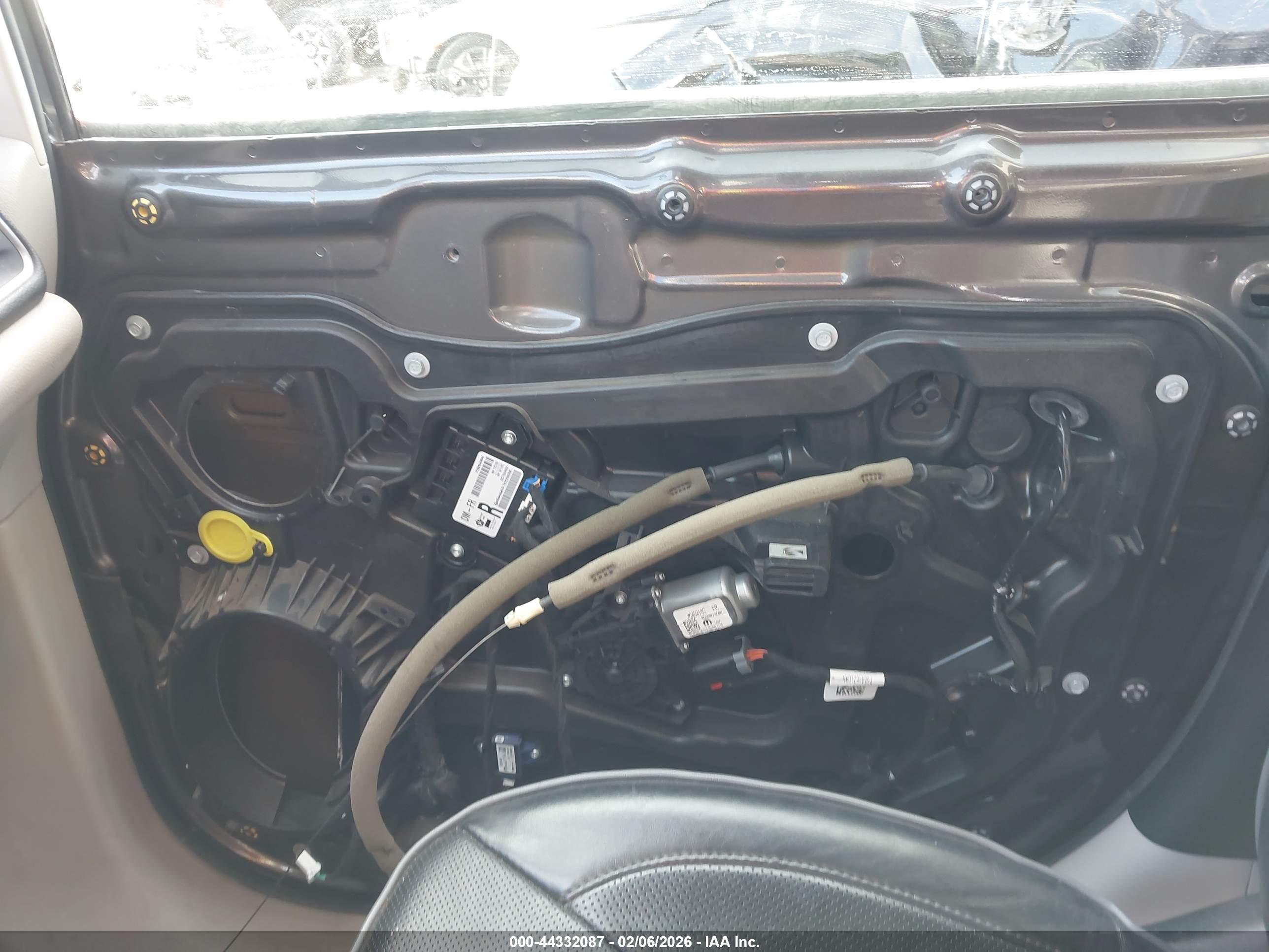 CHRYSLER PACIFICA image 5