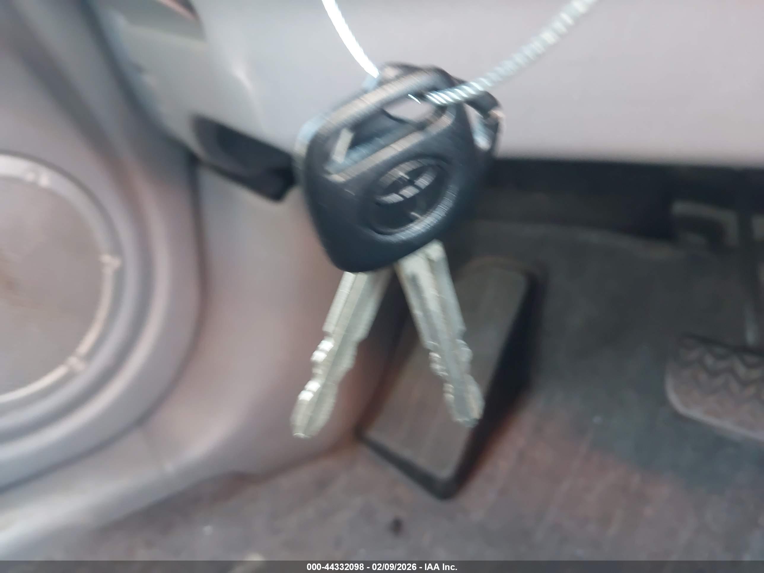 TOYOTA RAV4 image 11