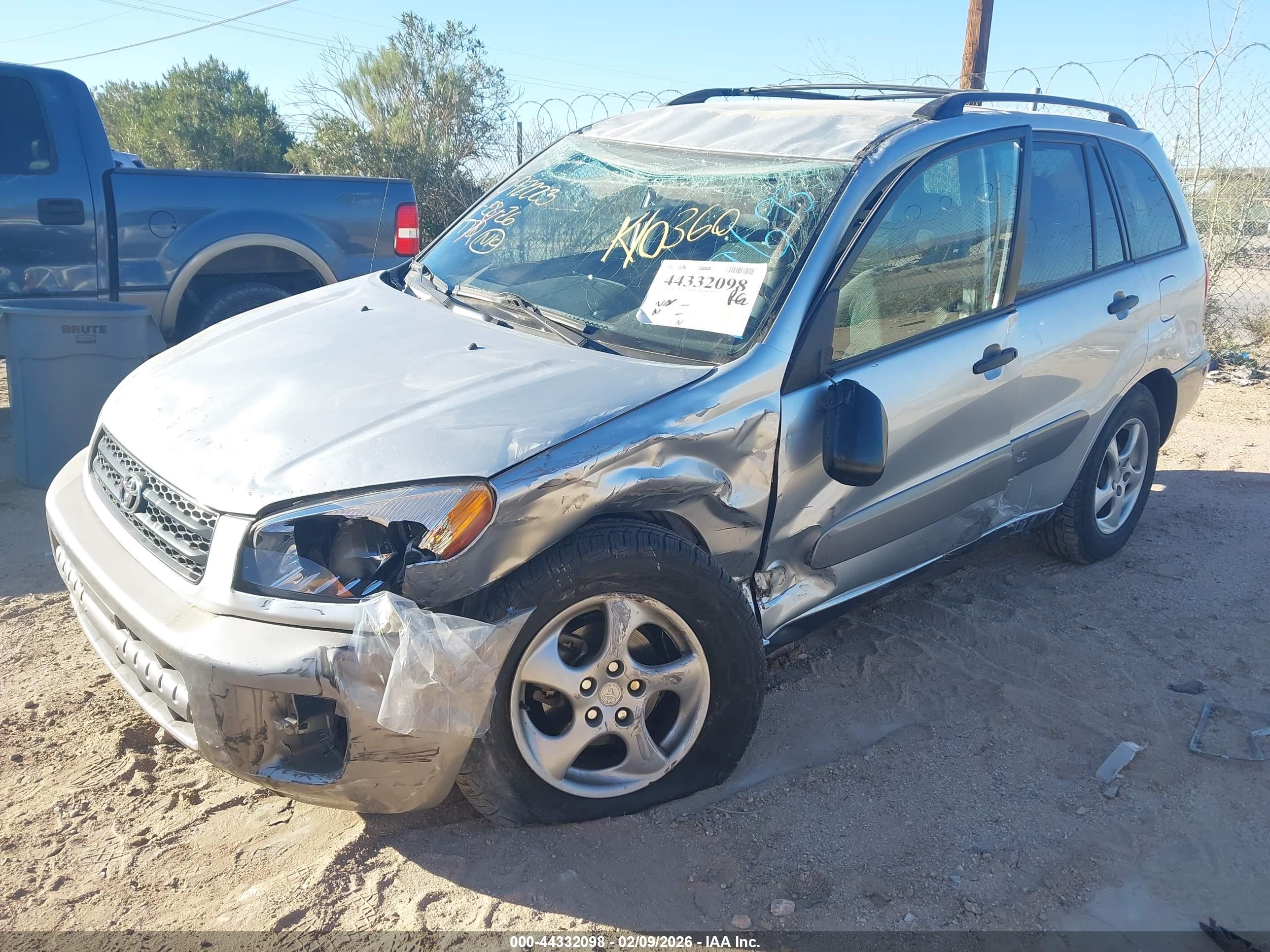 TOYOTA RAV4 image 2