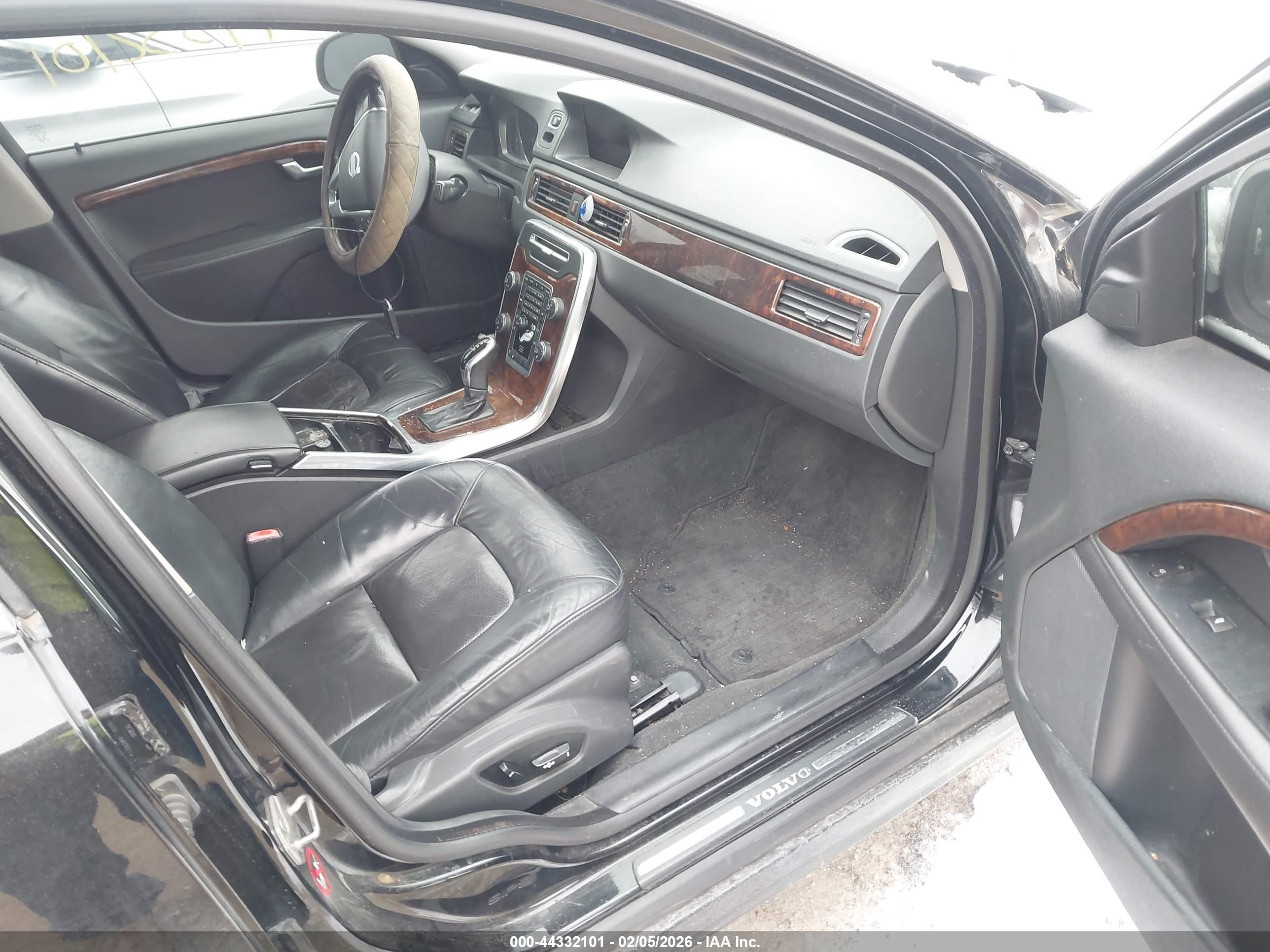 VOLVO S80 image 5