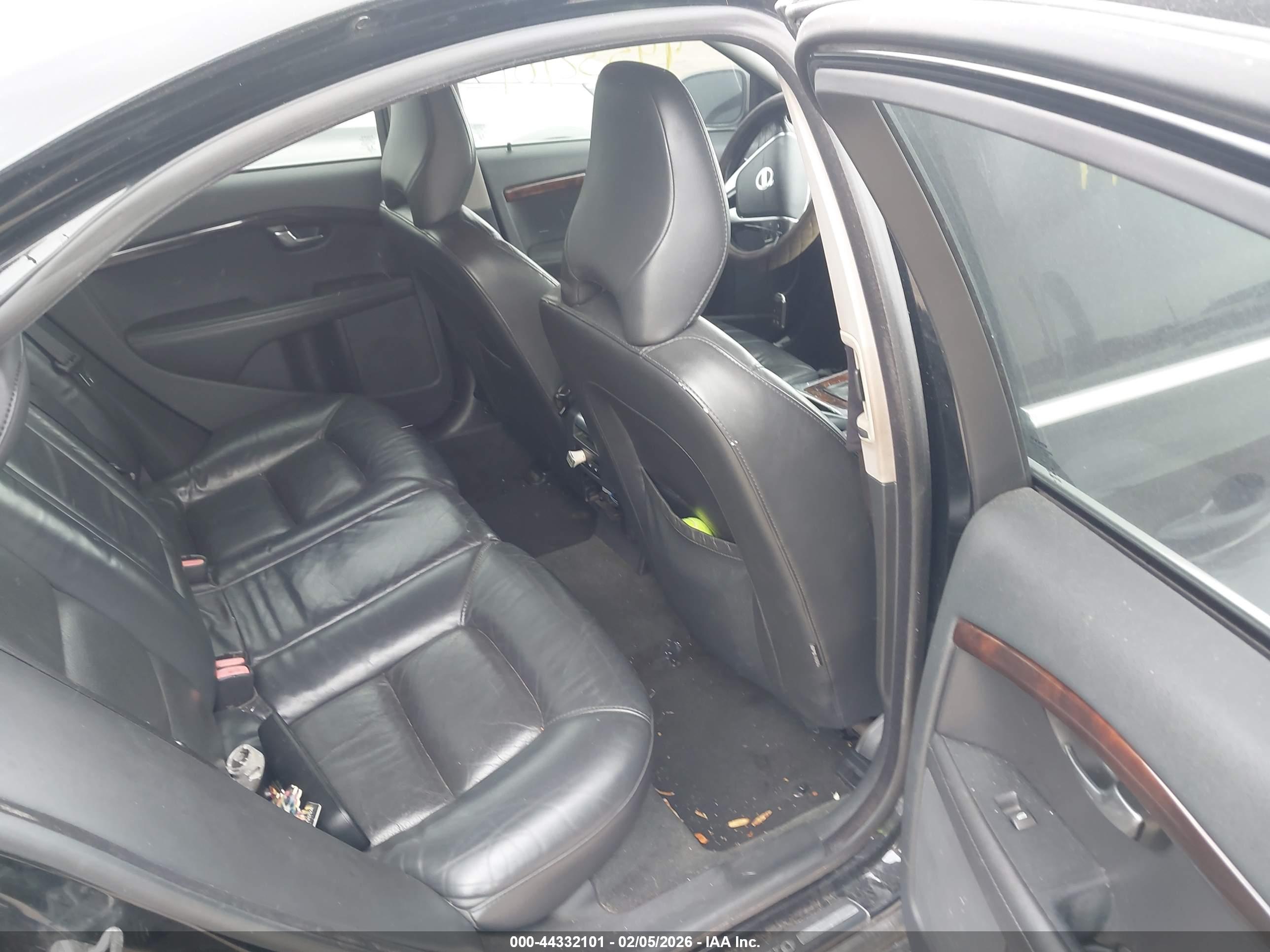 VOLVO S80 image 8