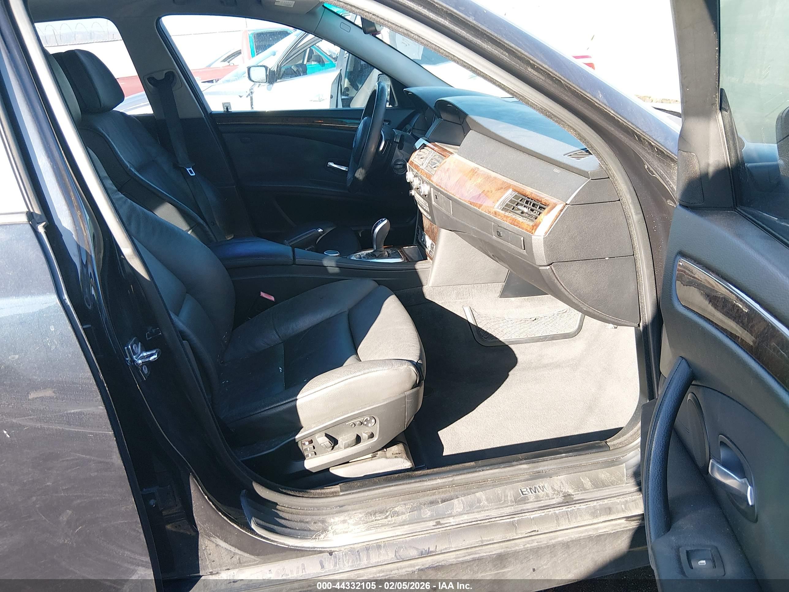 BMW 550I image 5