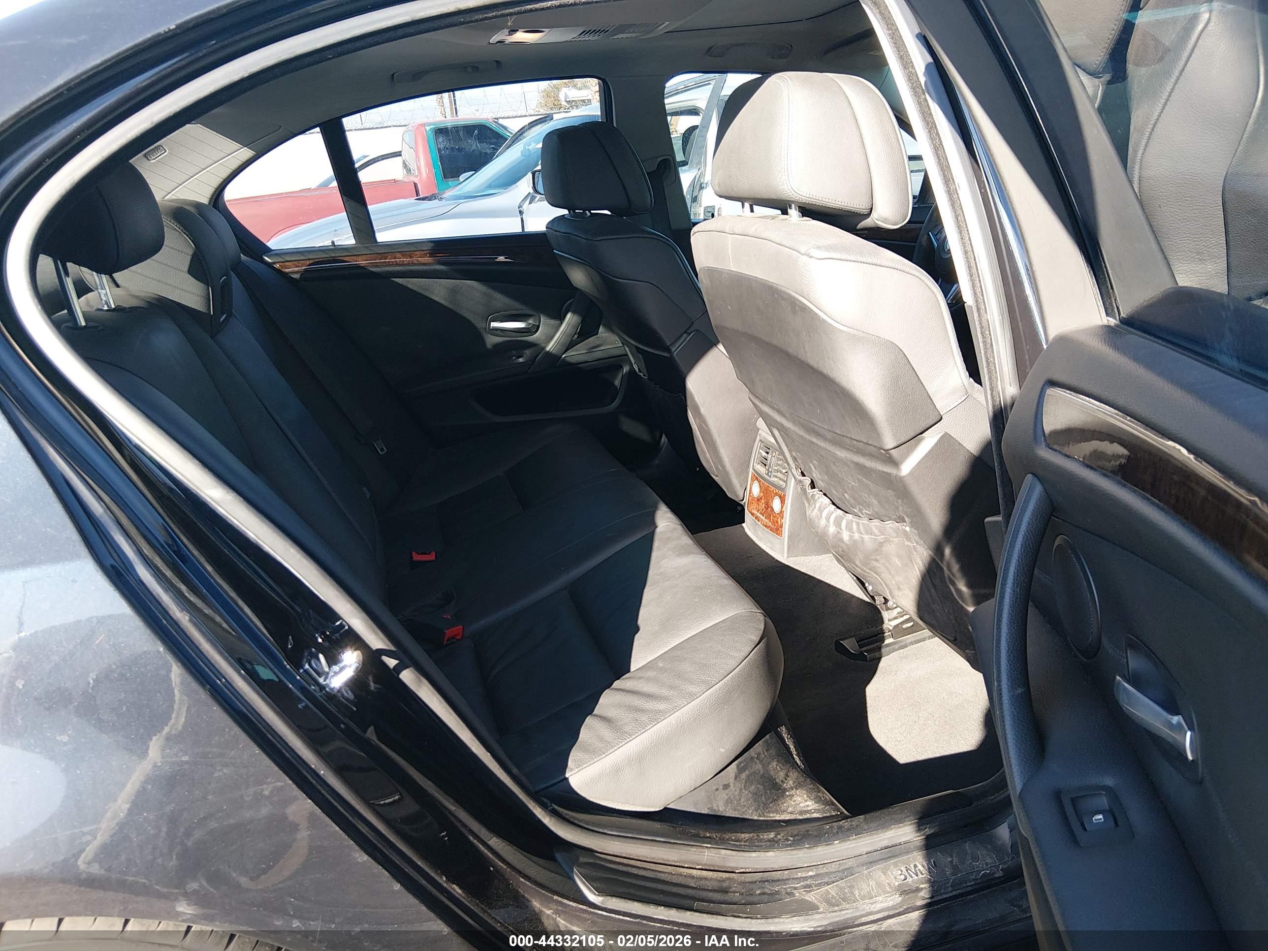 BMW 550I image 8
