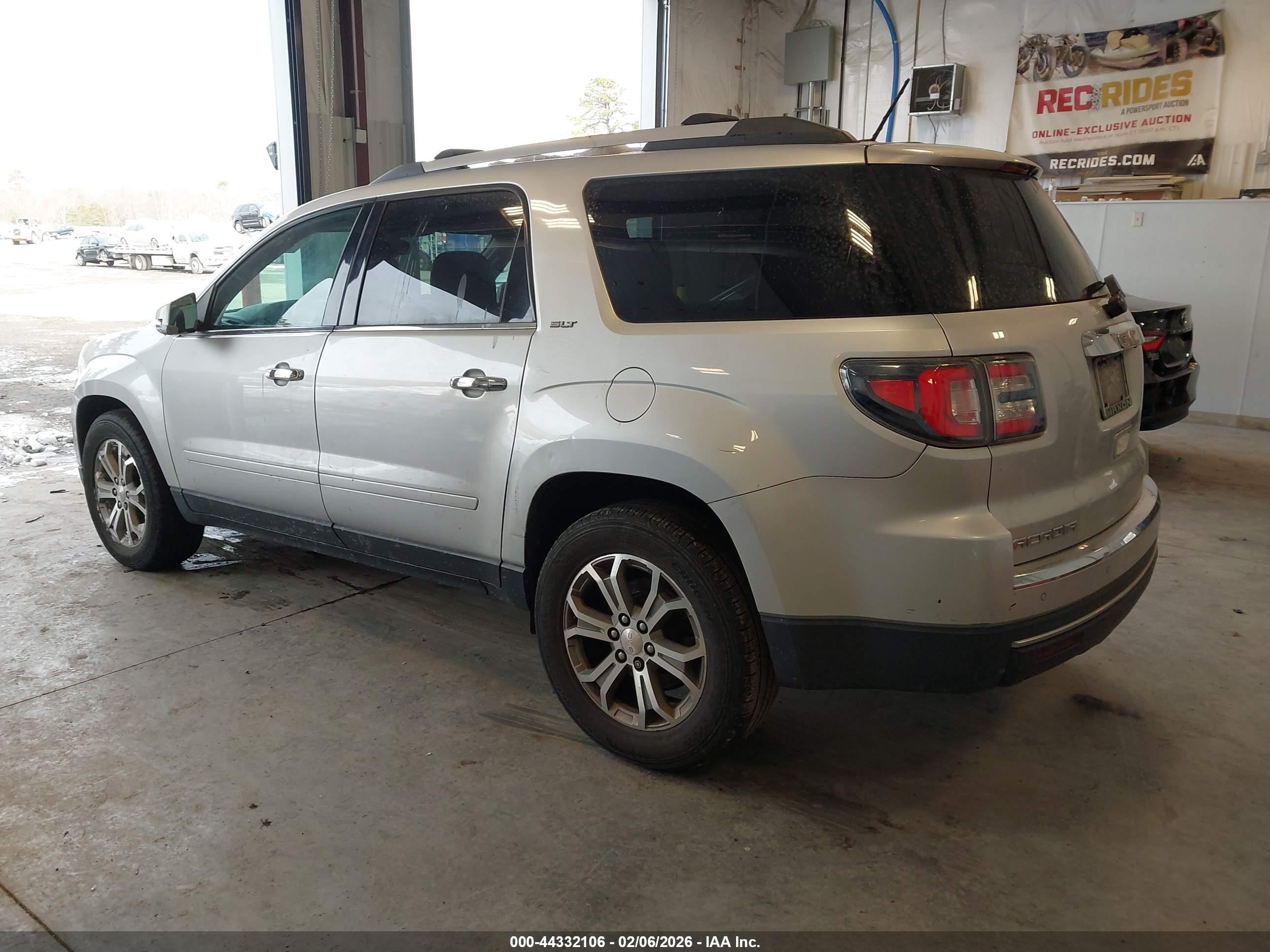 GMC ACADIA image 3
