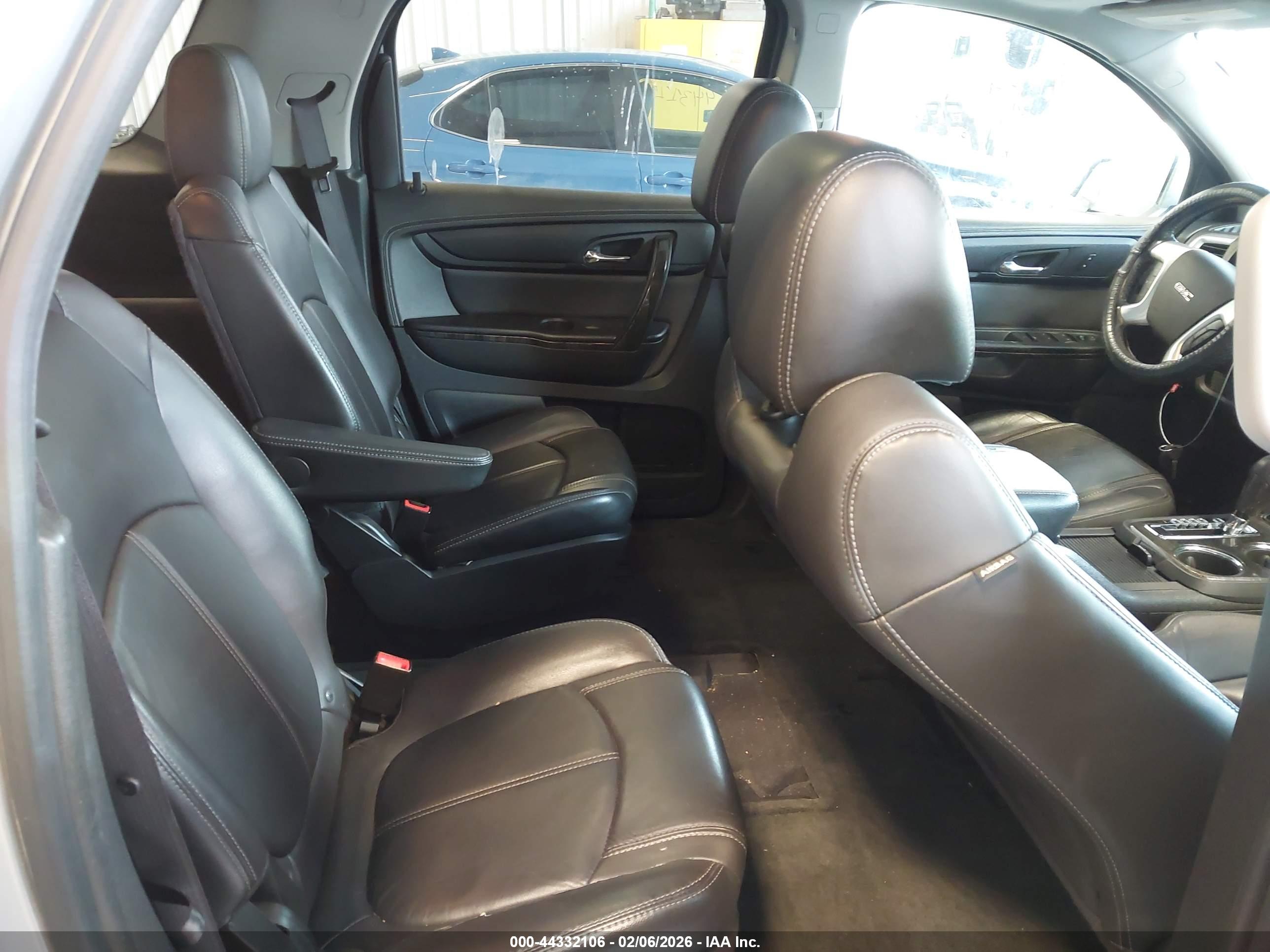 GMC ACADIA image 8