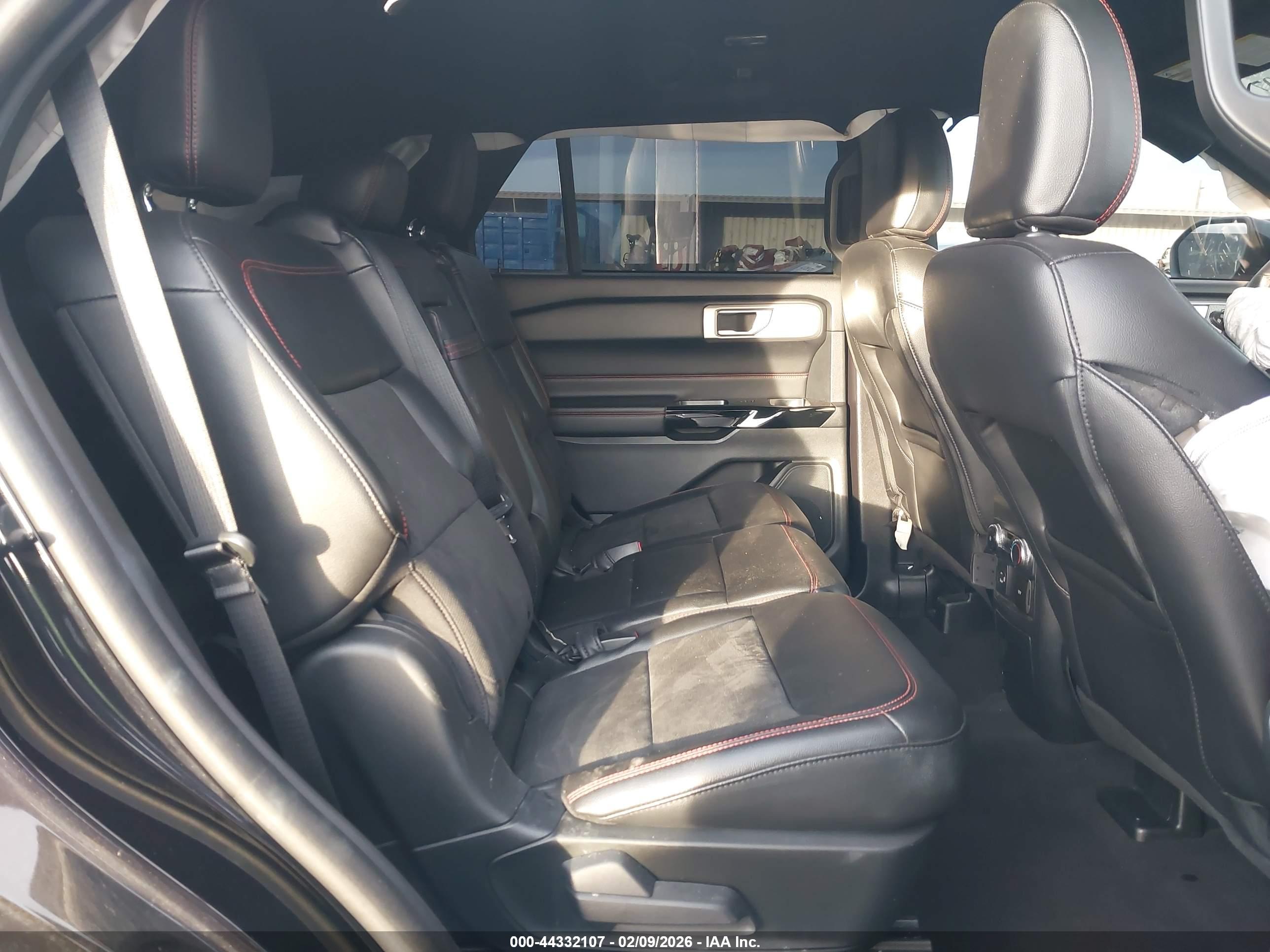 FORD EXPLORER image 8