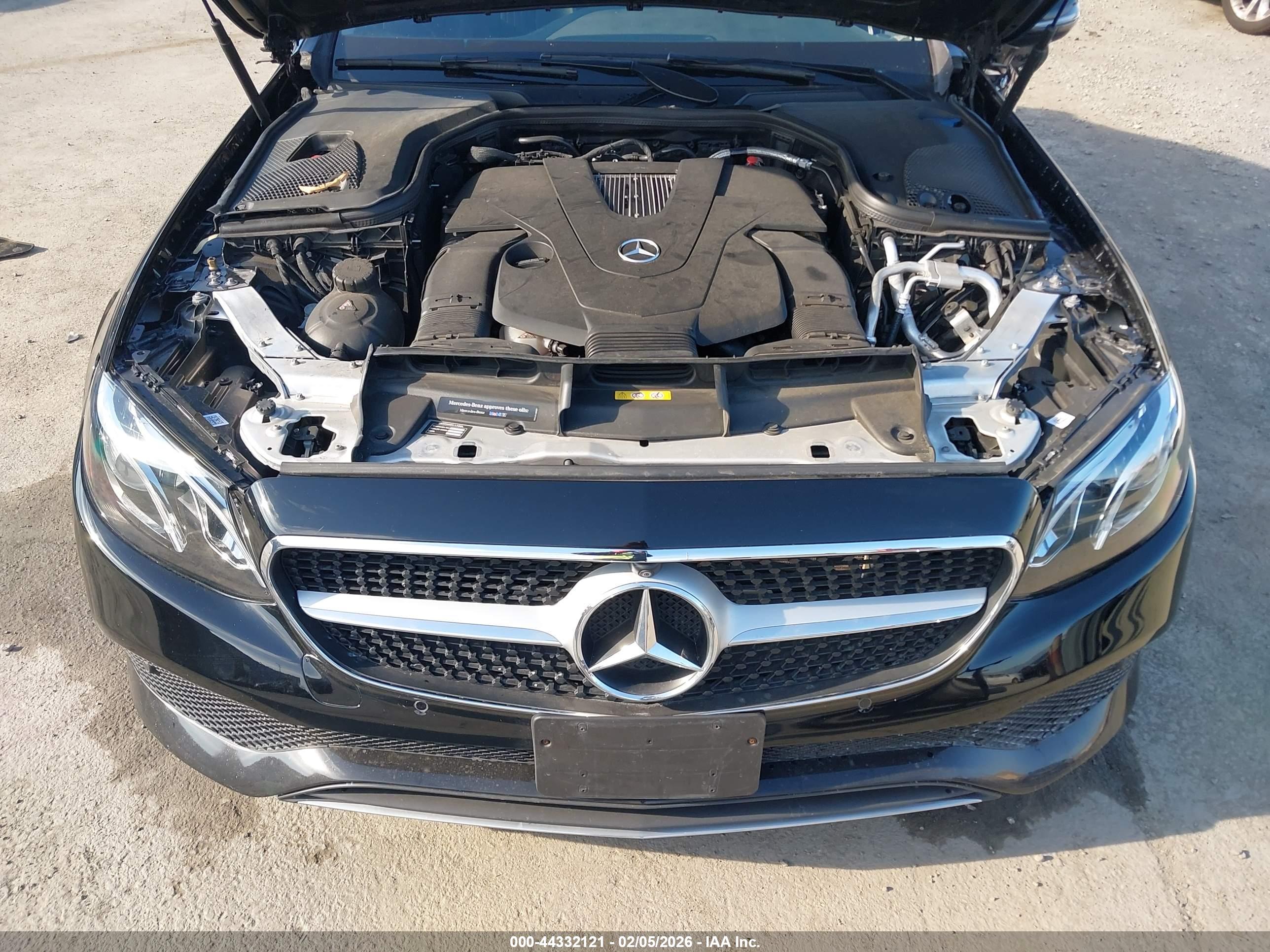 MERCEDES-BENZ E image 10