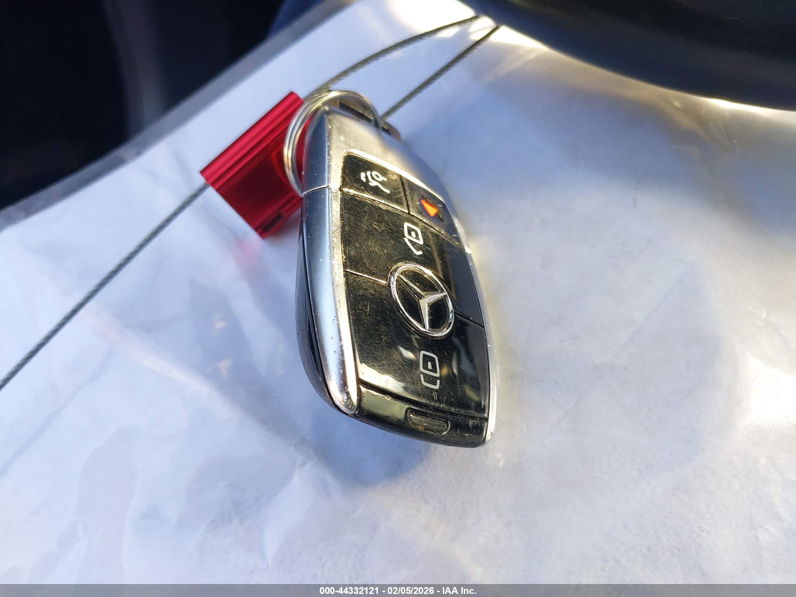 MERCEDES-BENZ E image 11