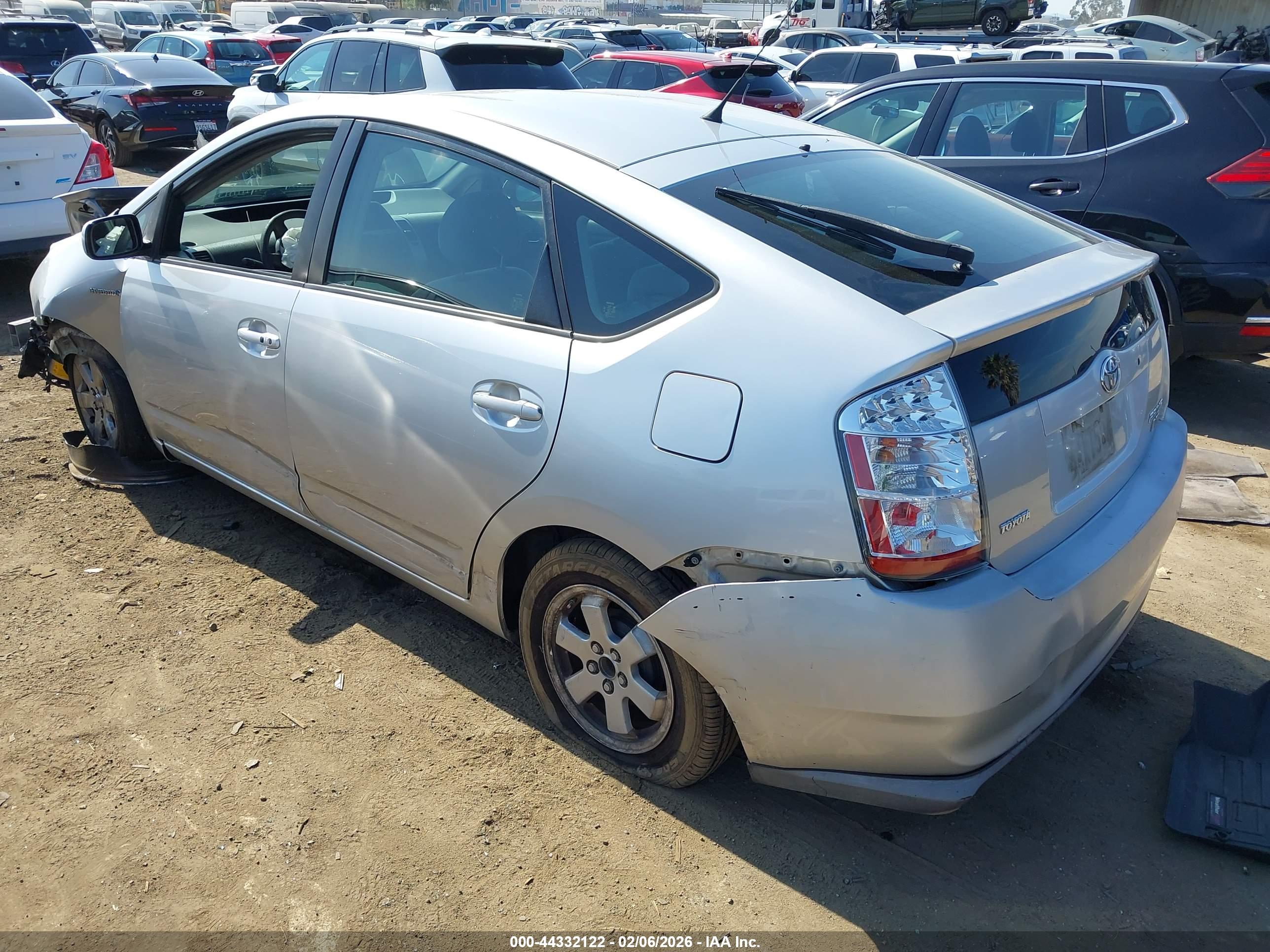 TOYOTA PRIUS image 3