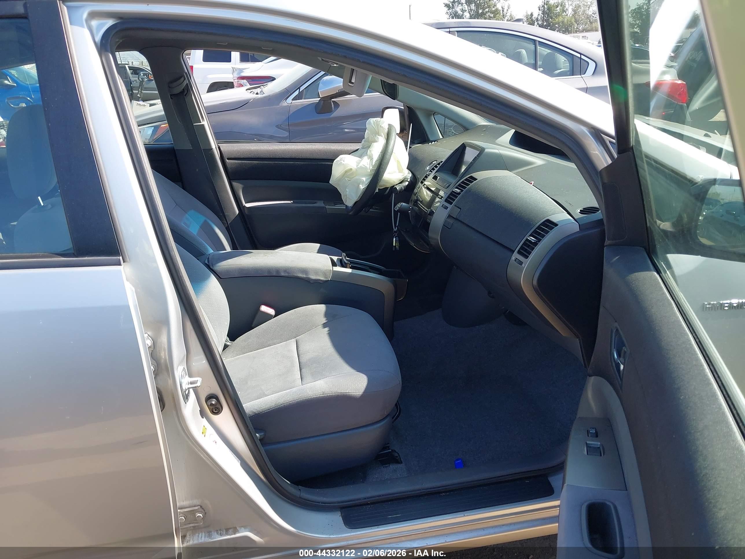 TOYOTA PRIUS image 5