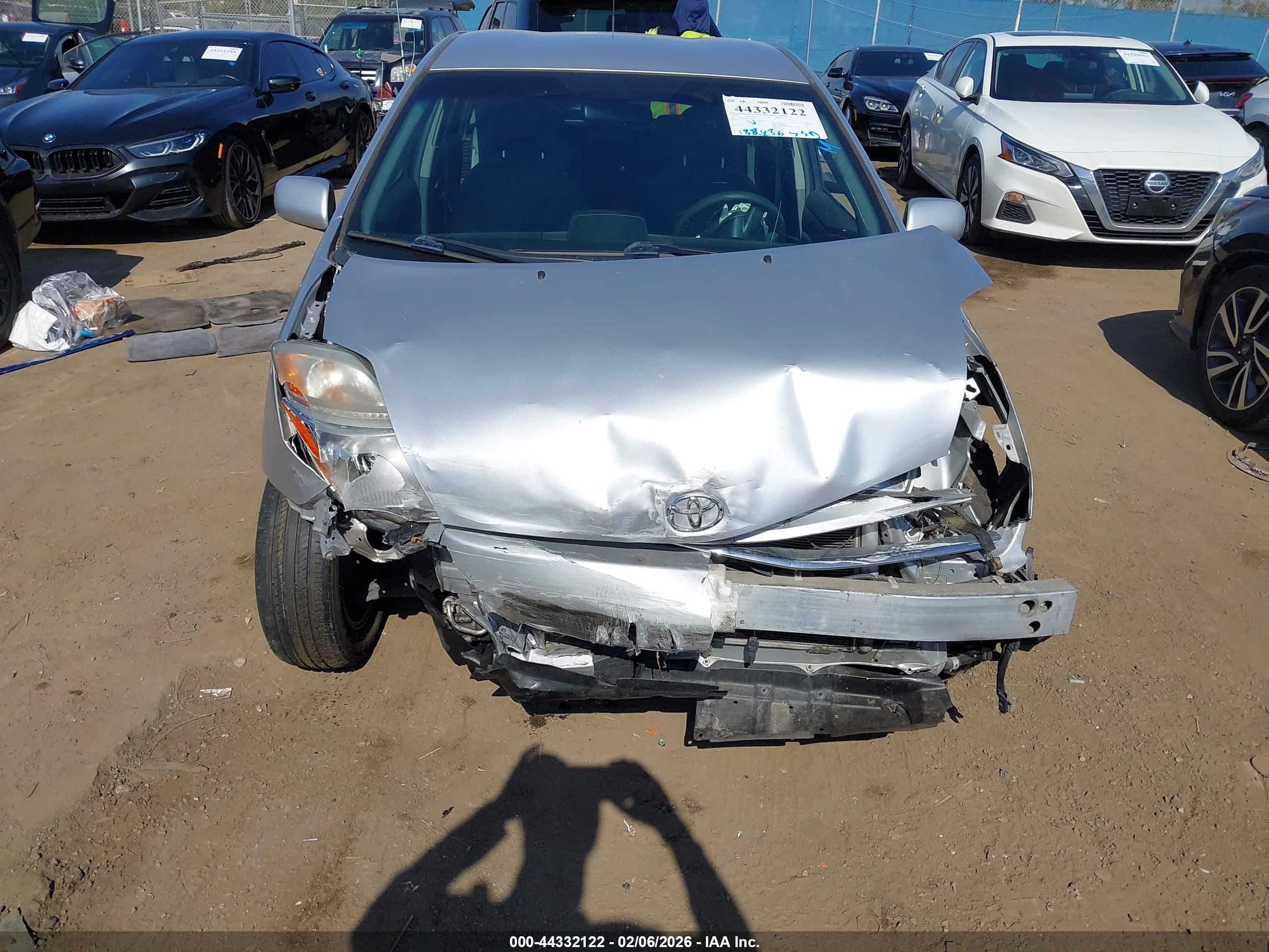 TOYOTA PRIUS image 6