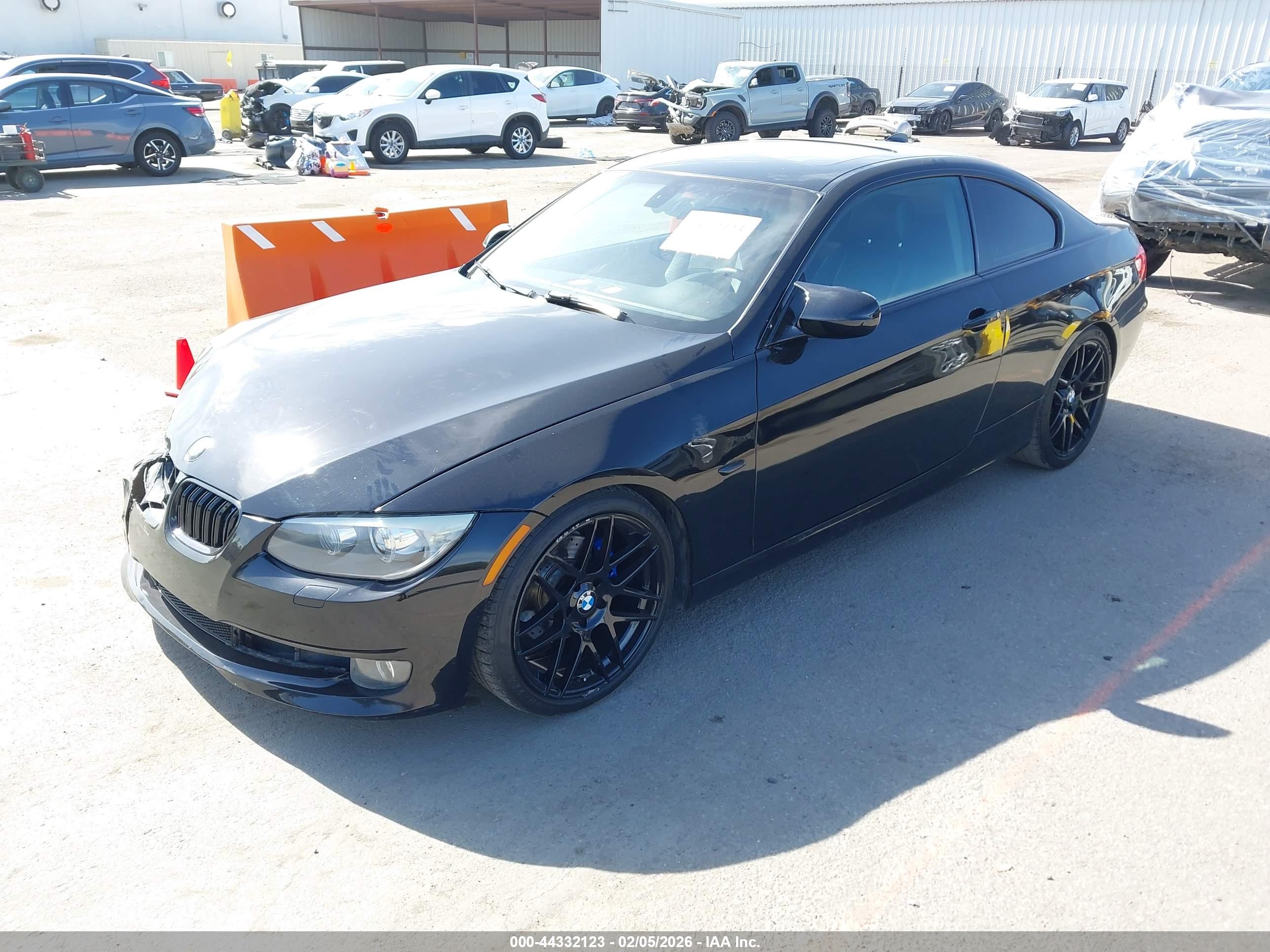 BMW 3 image 2