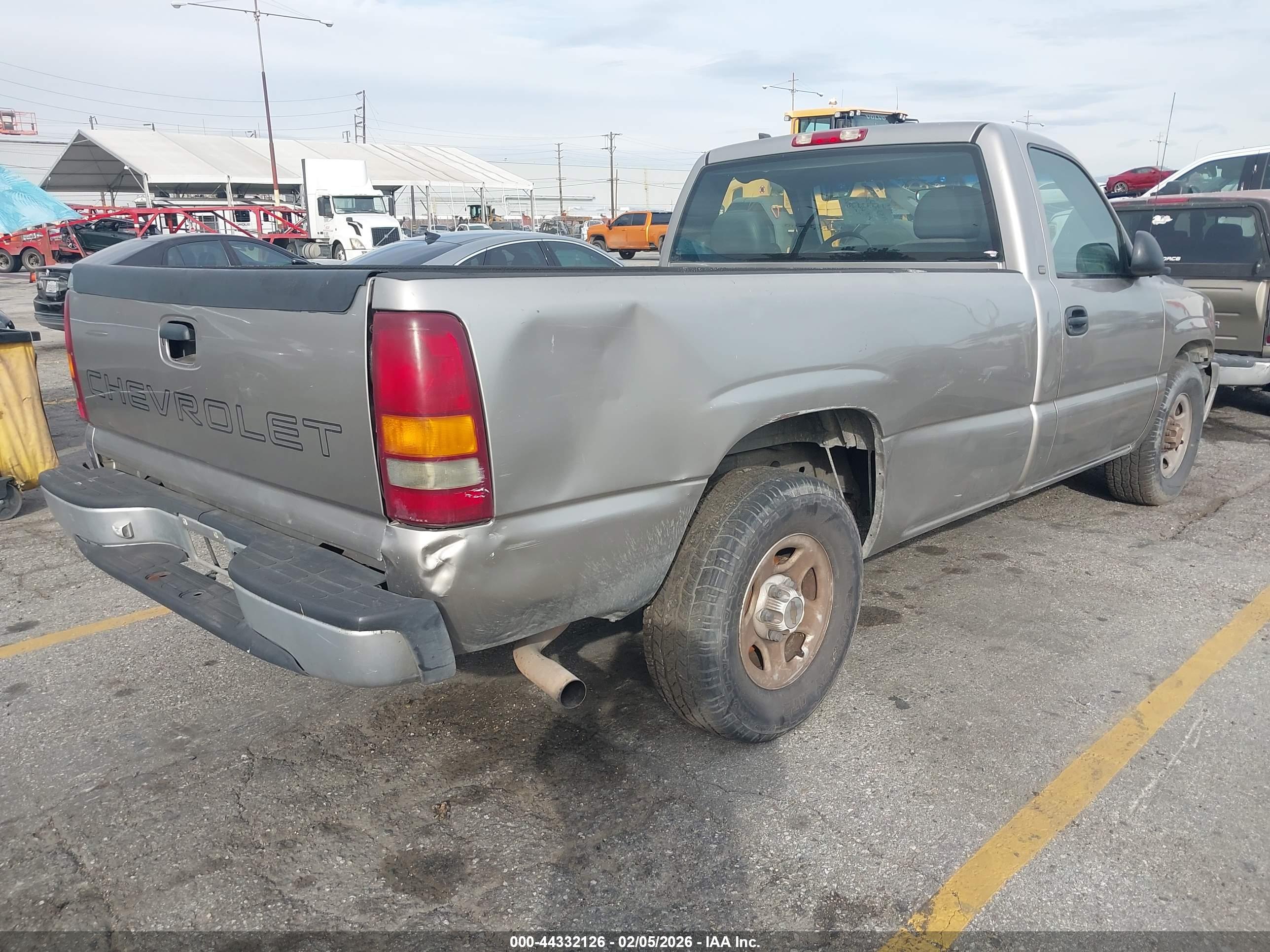 CHEVROLET SILVERADO image 4