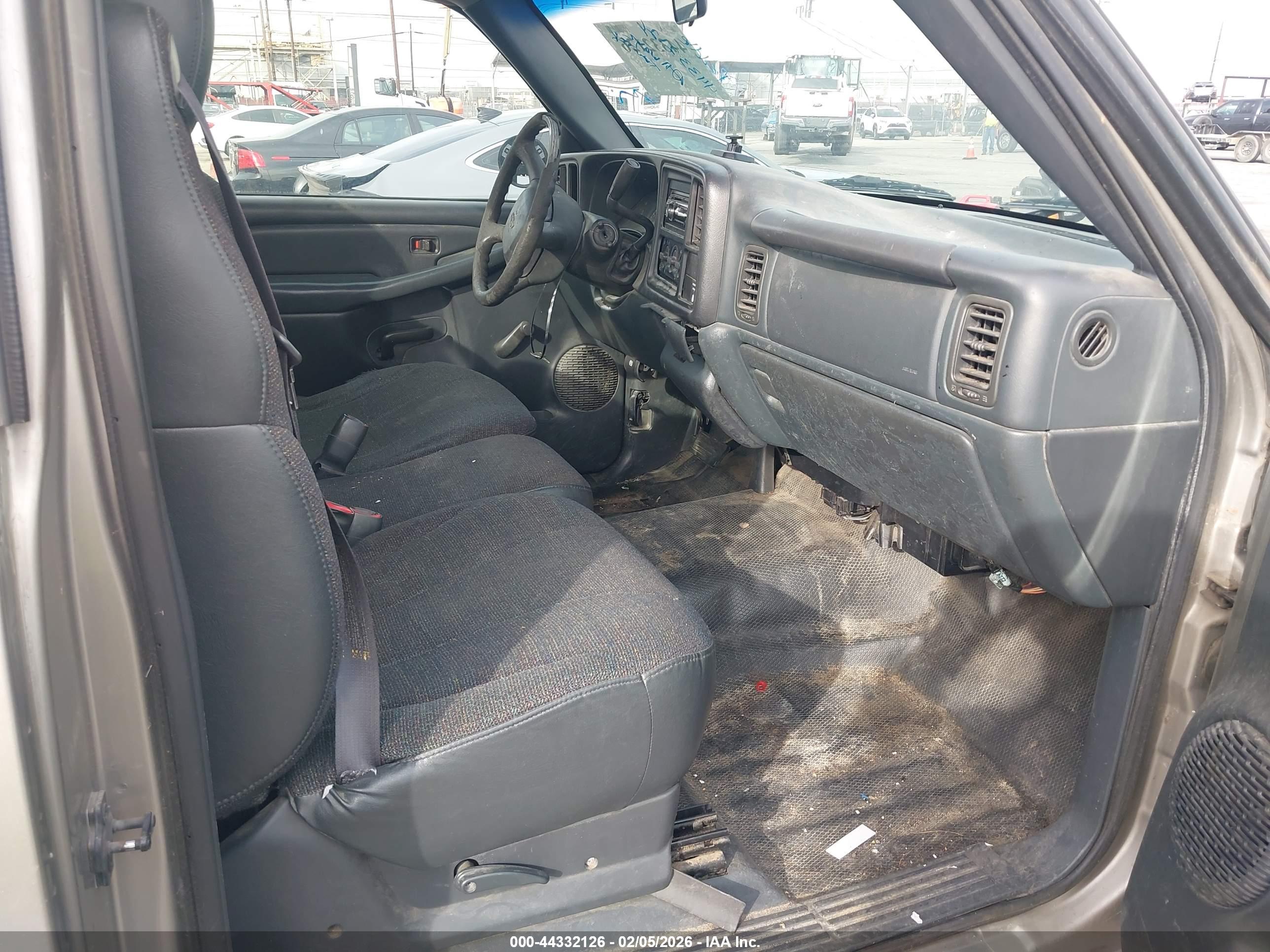 CHEVROLET SILVERADO image 5