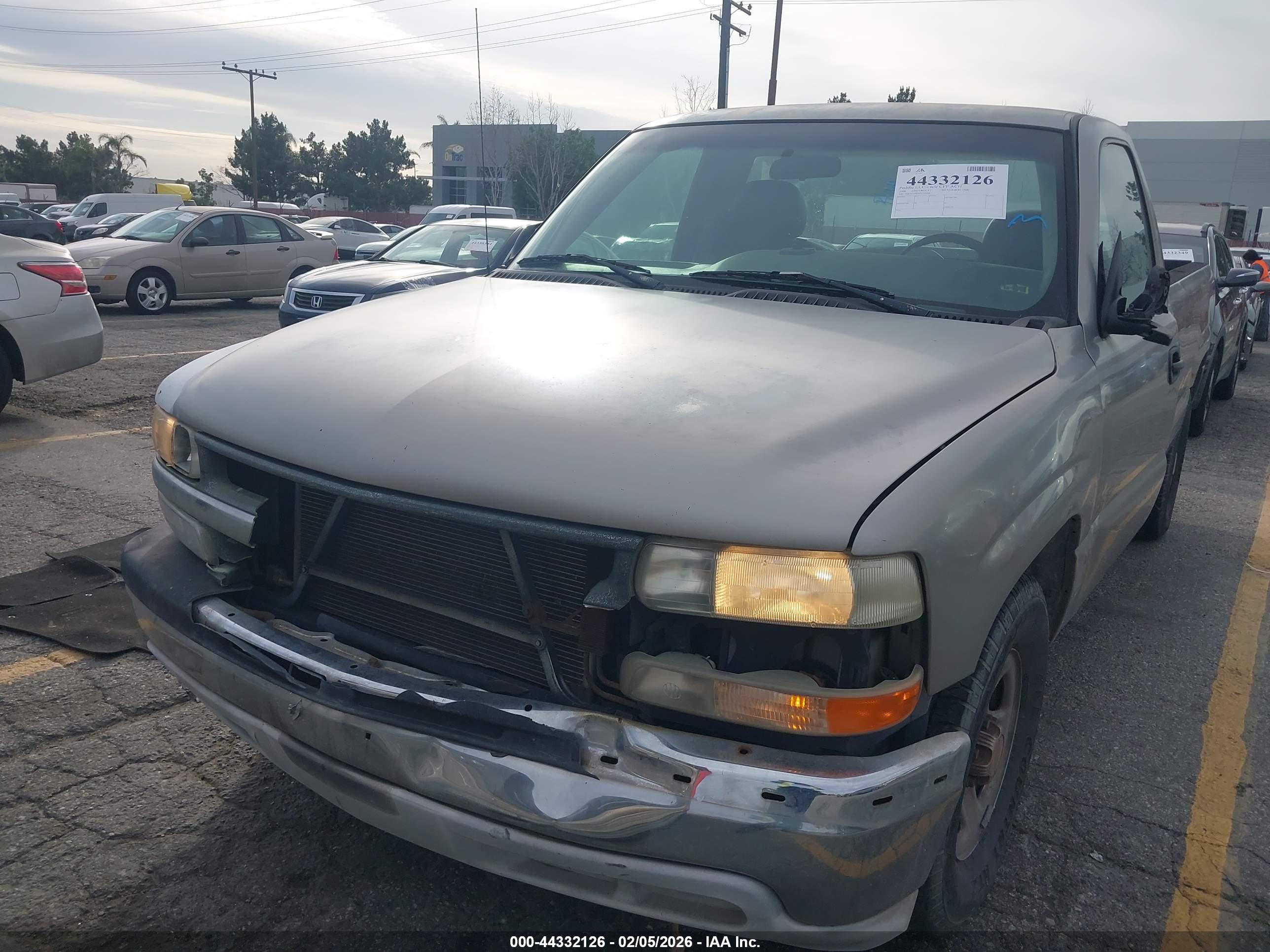 CHEVROLET SILVERADO image 6