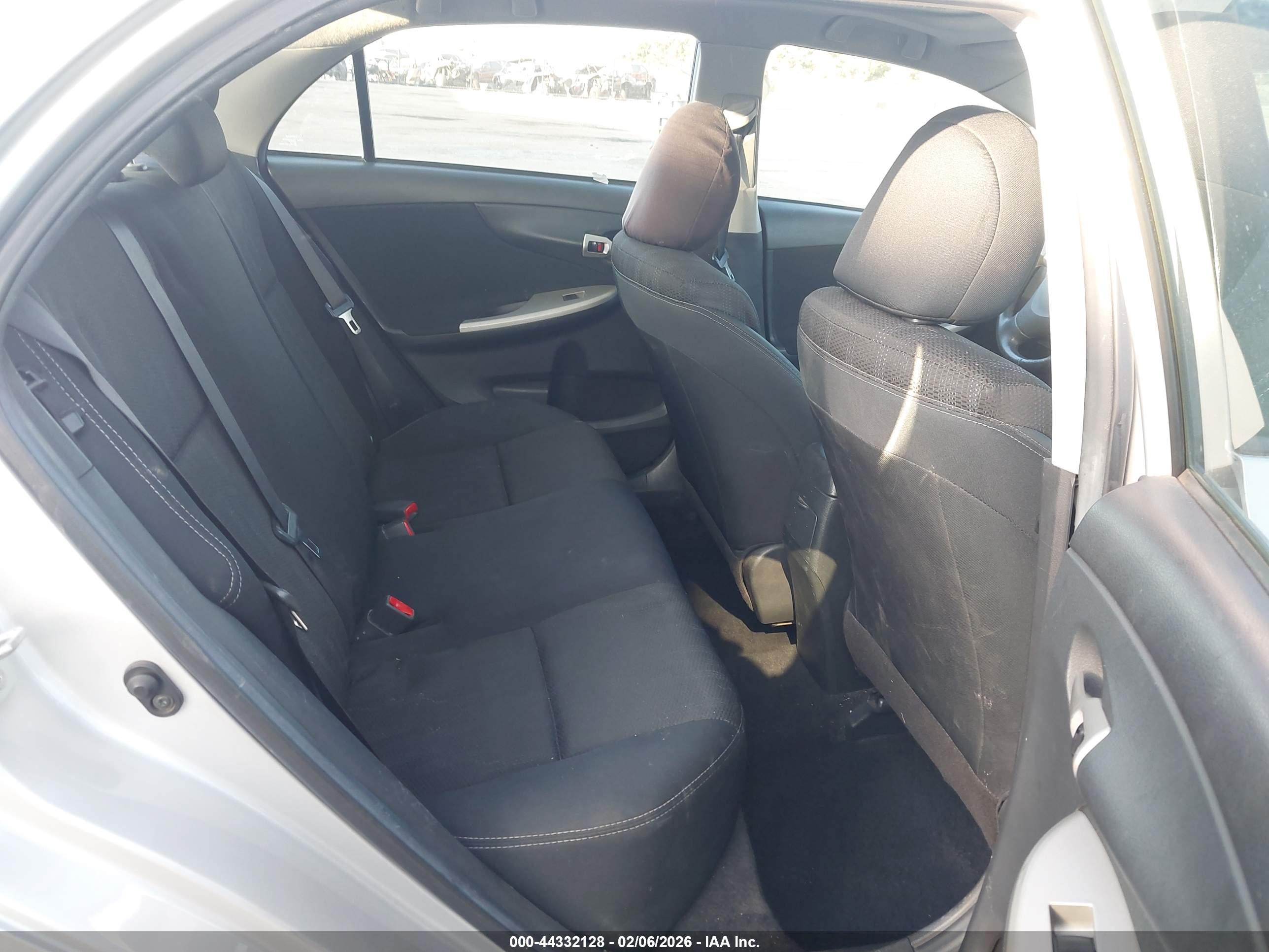 TOYOTA COROLLA image 8