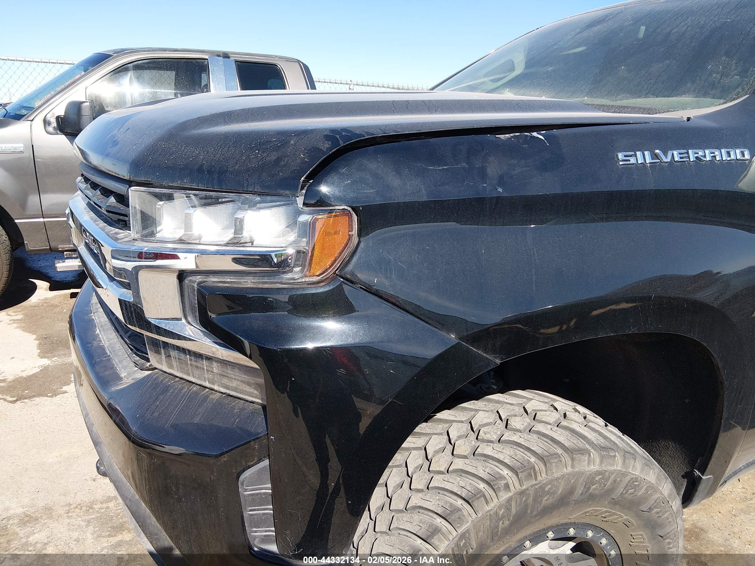 CHEVROLET SILVERADO image 6