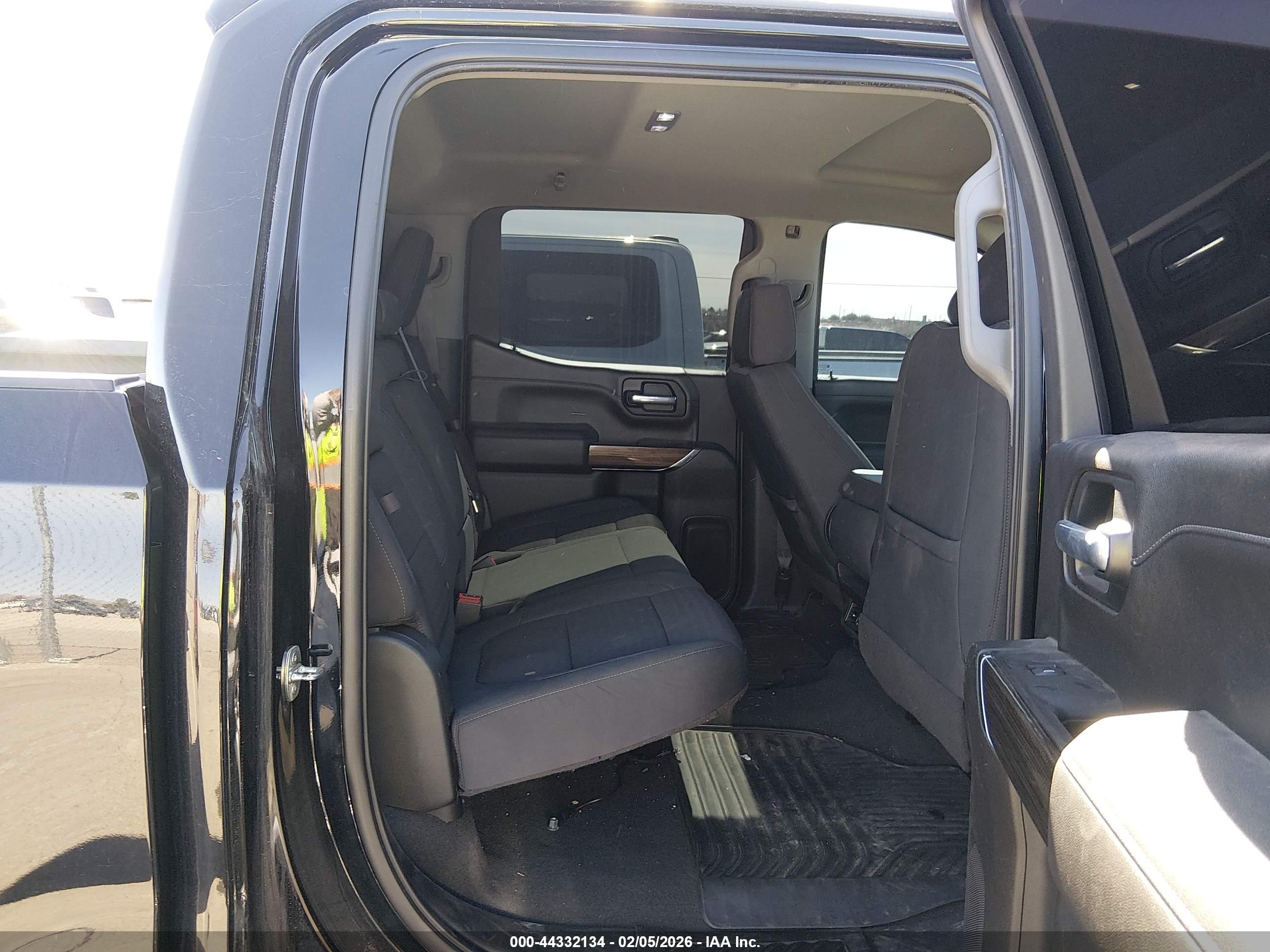 CHEVROLET SILVERADO image 8