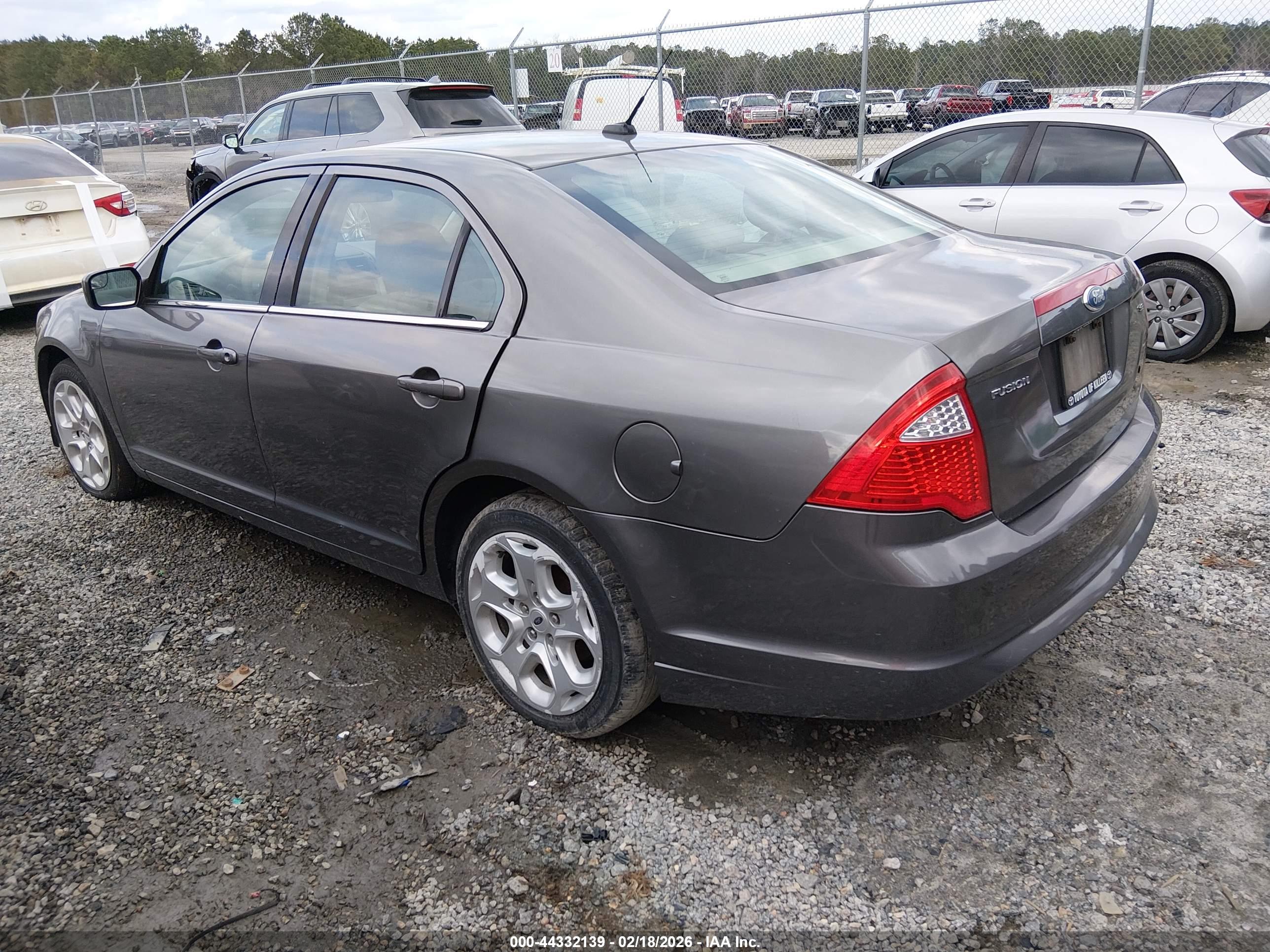 FORD FUSION image 3