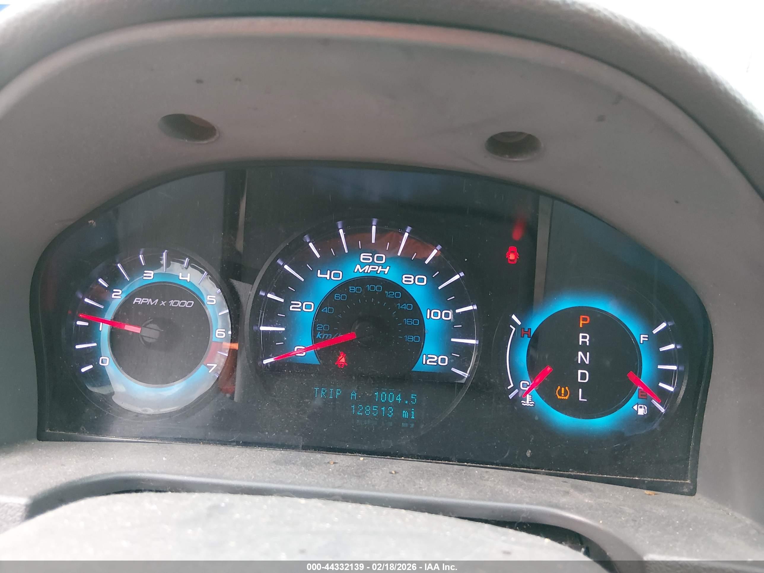 FORD FUSION image 7