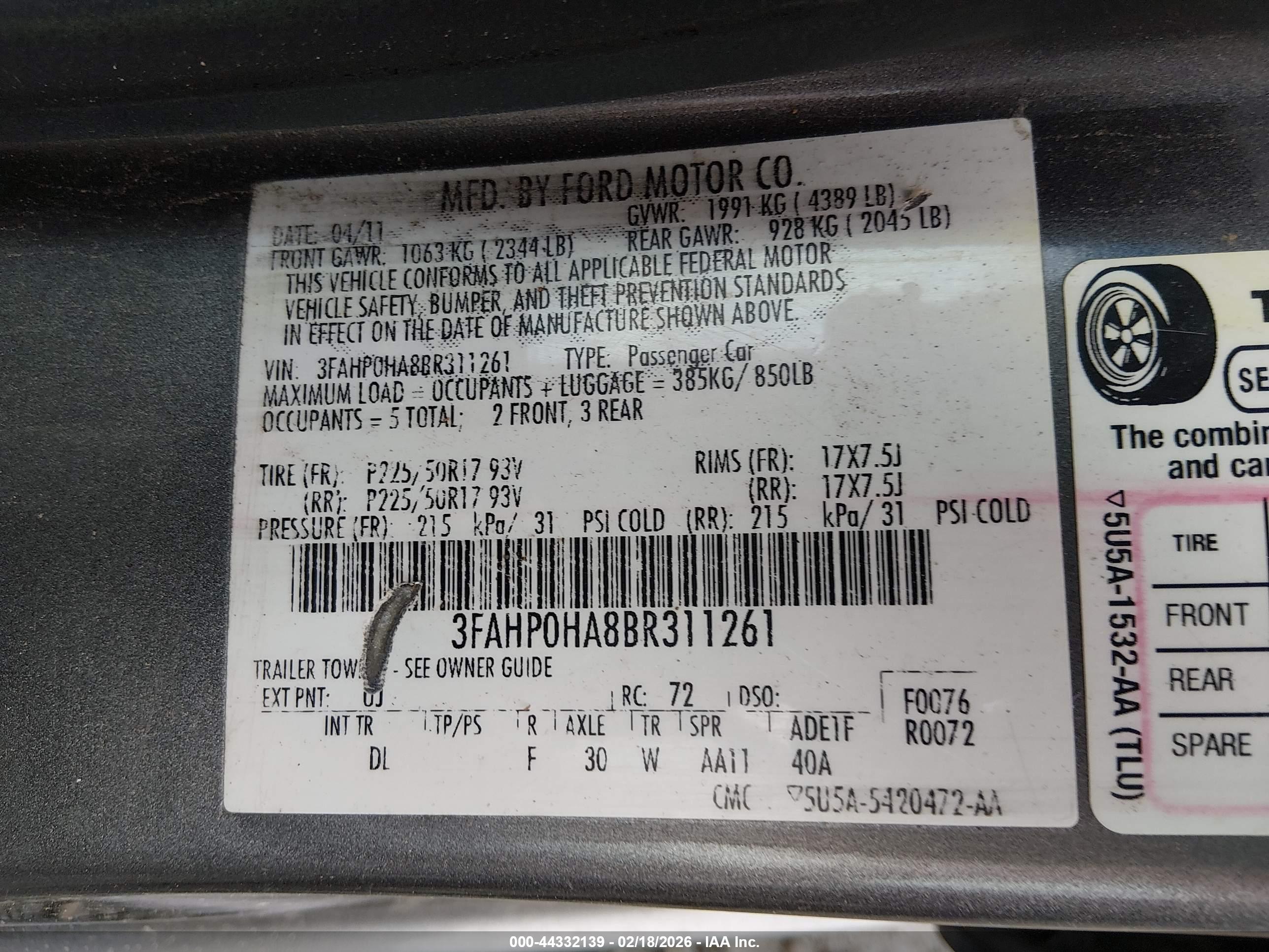 FORD FUSION image 9