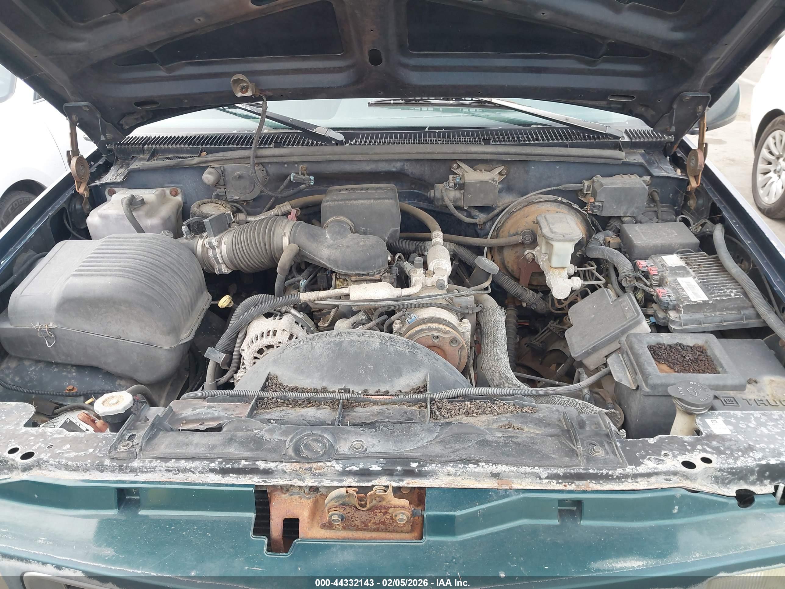 CHEVROLET GMT-400 image 10