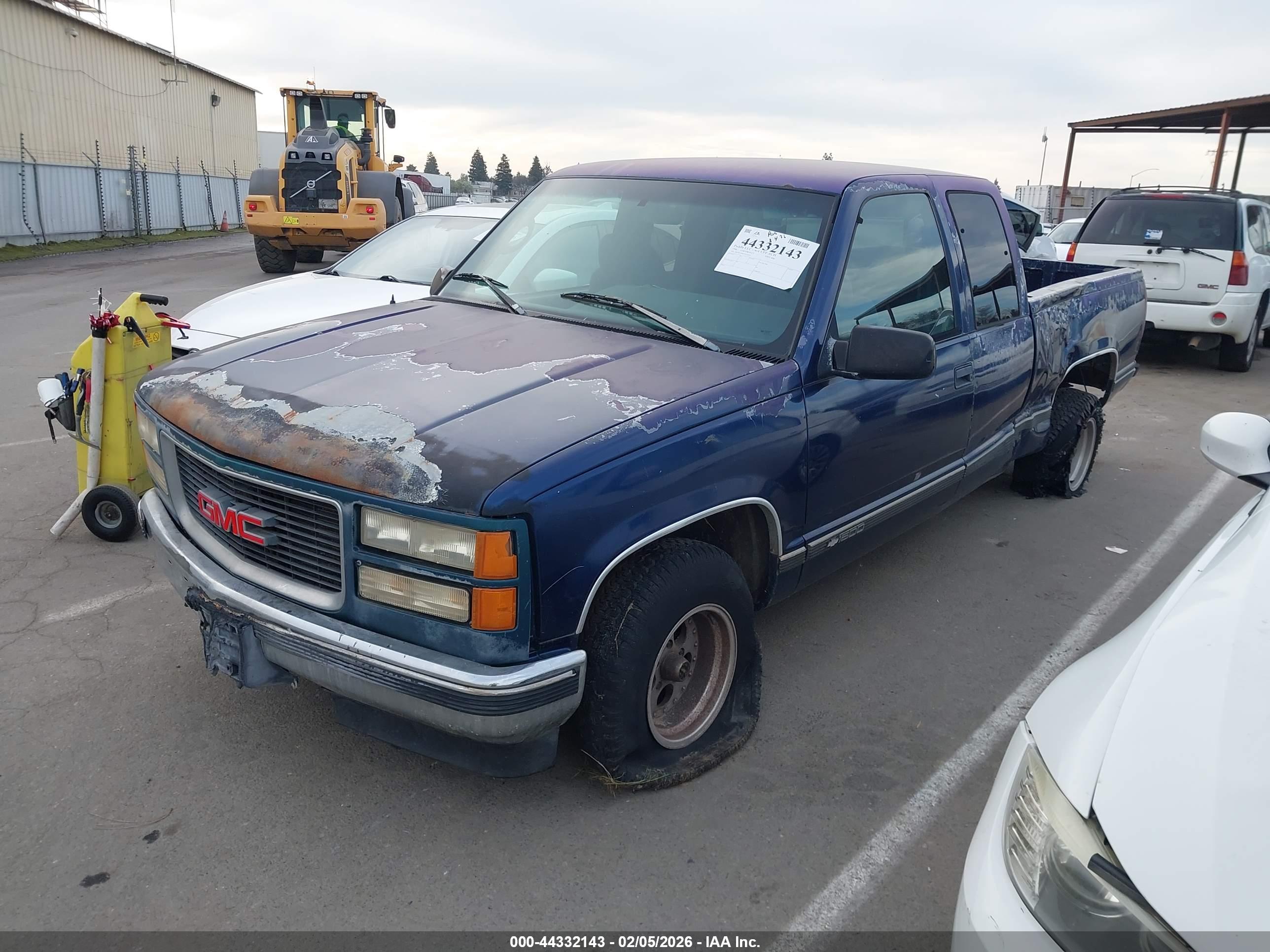 CHEVROLET GMT-400 image 2
