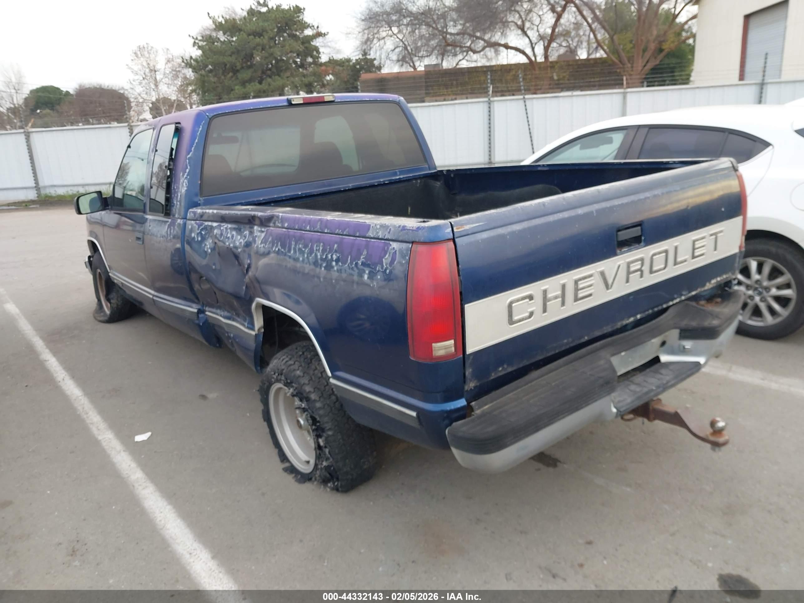 CHEVROLET GMT-400 image 3