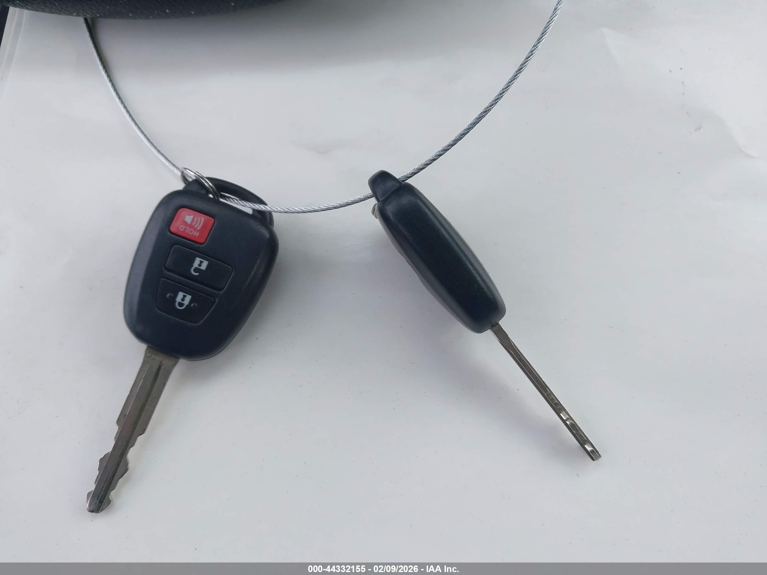 TOYOTA RAV4 image 11