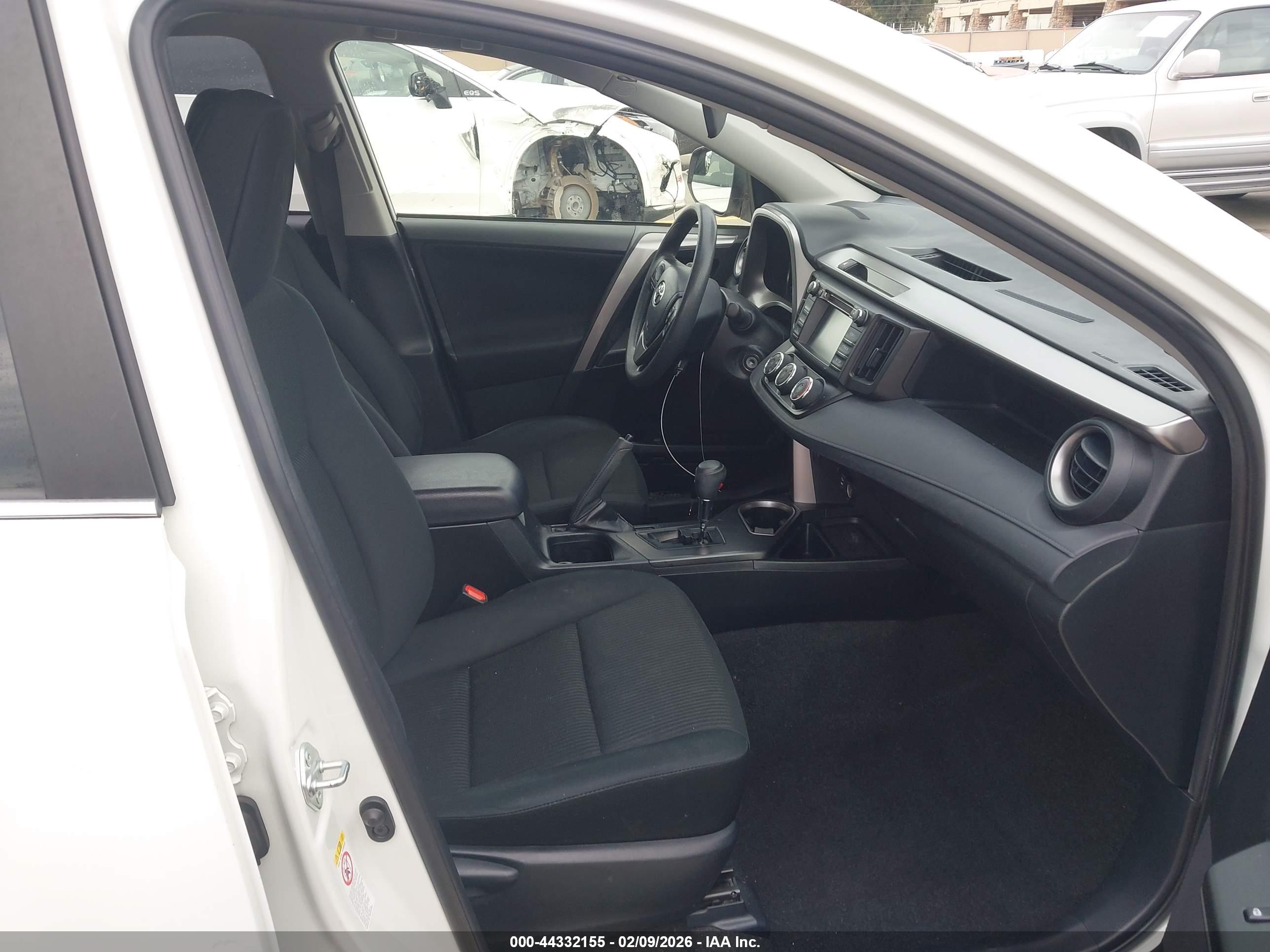 TOYOTA RAV4 image 5