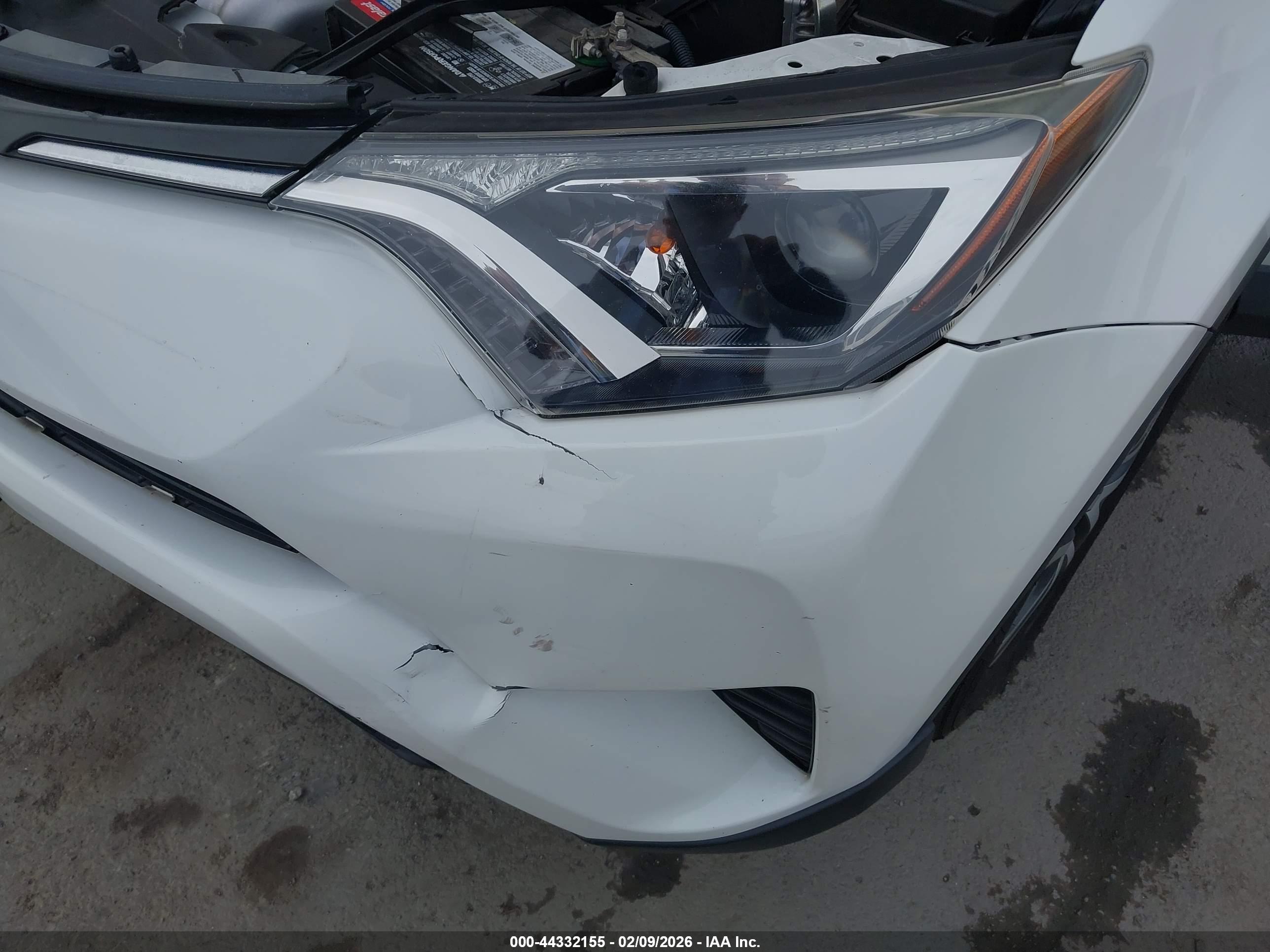 TOYOTA RAV4 image 6