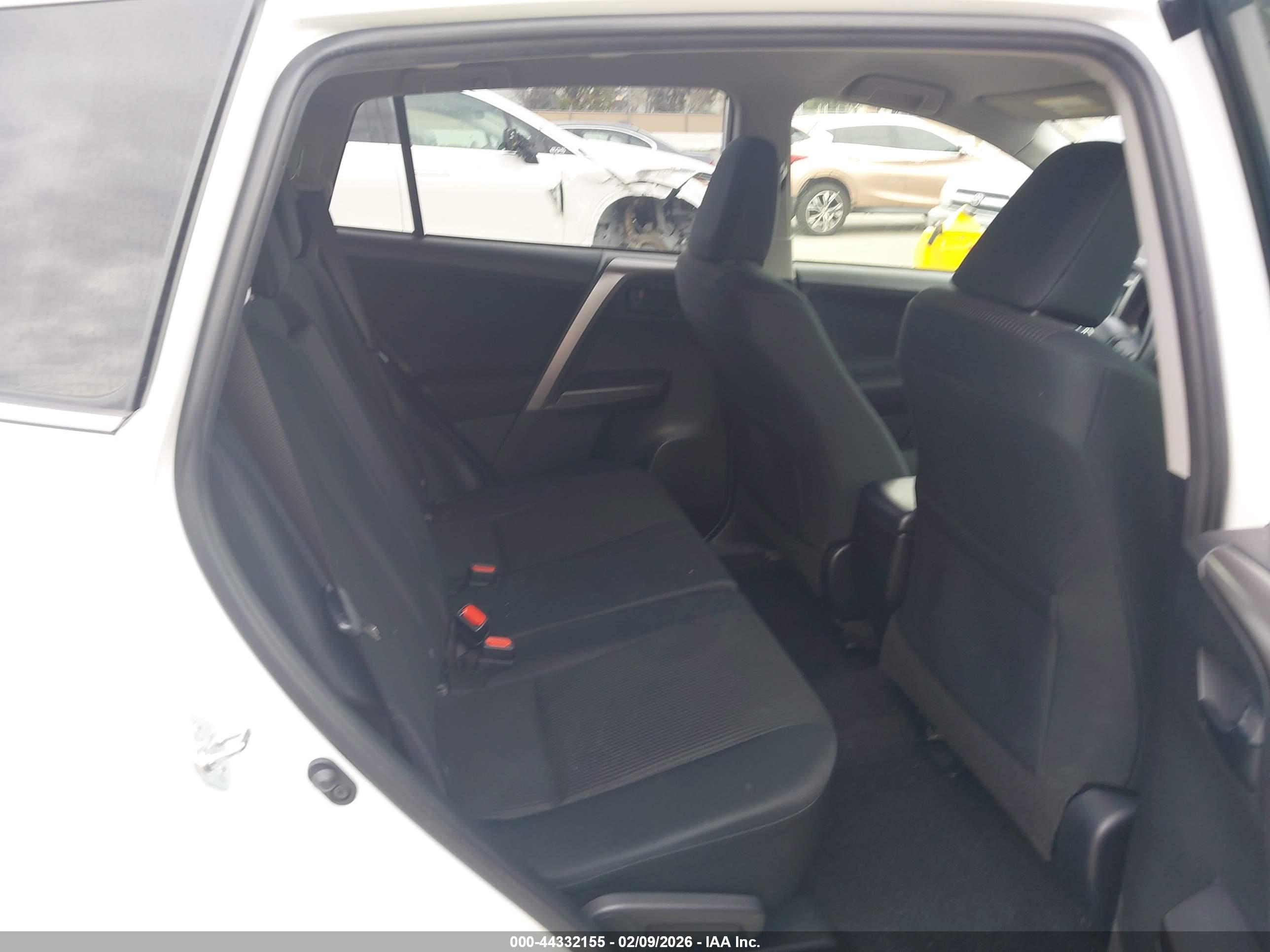 TOYOTA RAV4 image 8