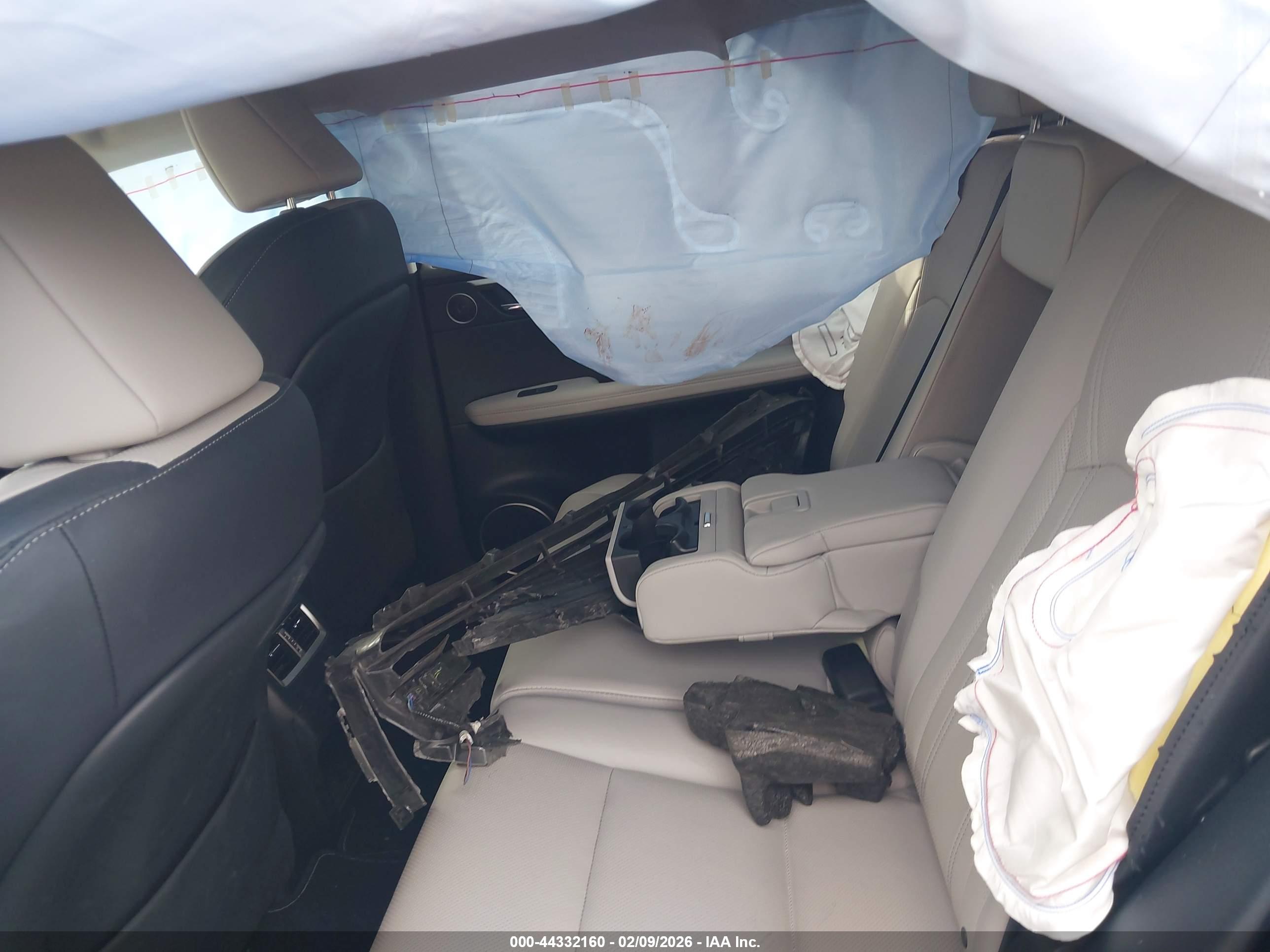 LEXUS RX image 8
