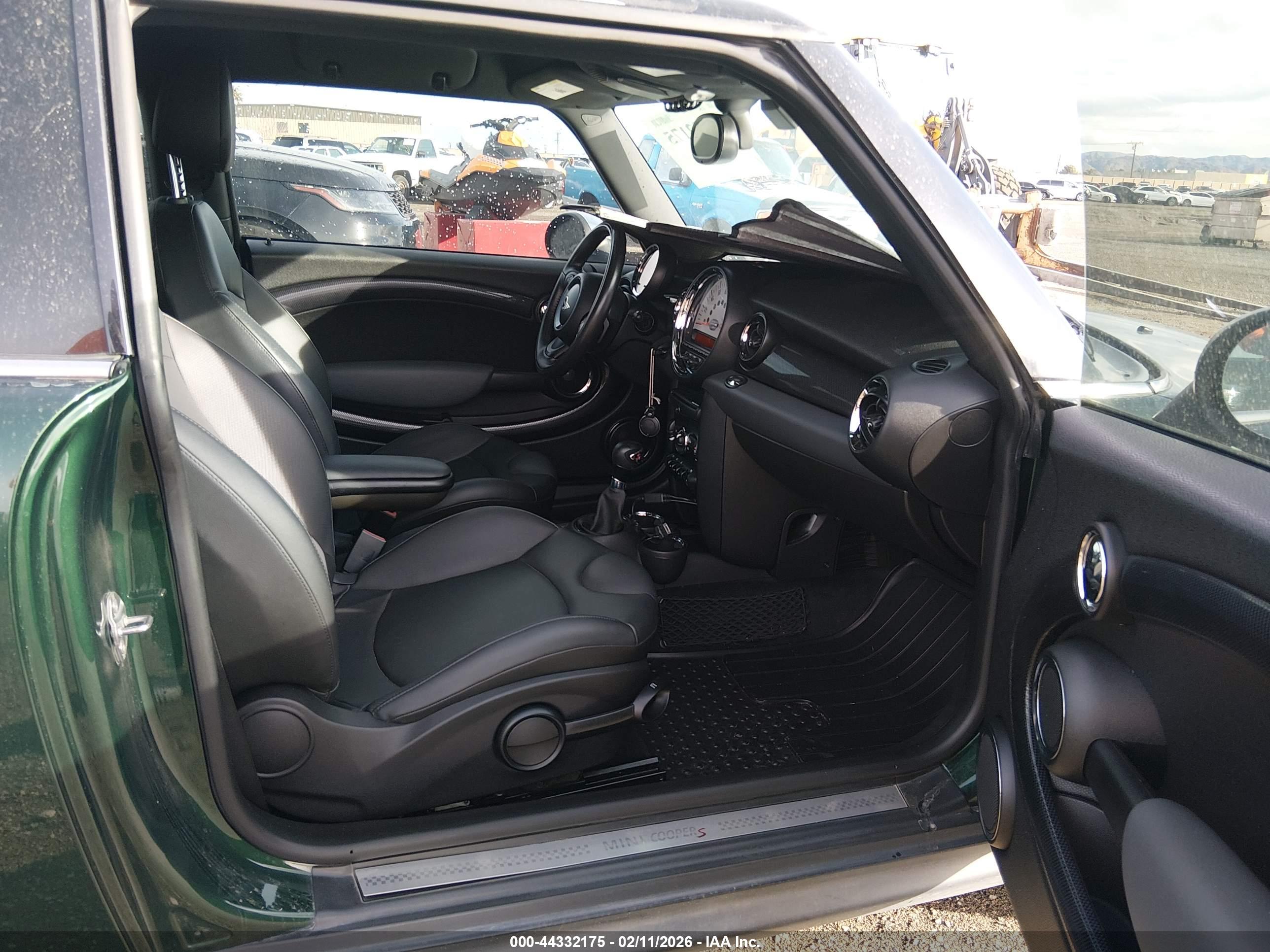 MINI COOPER image 5