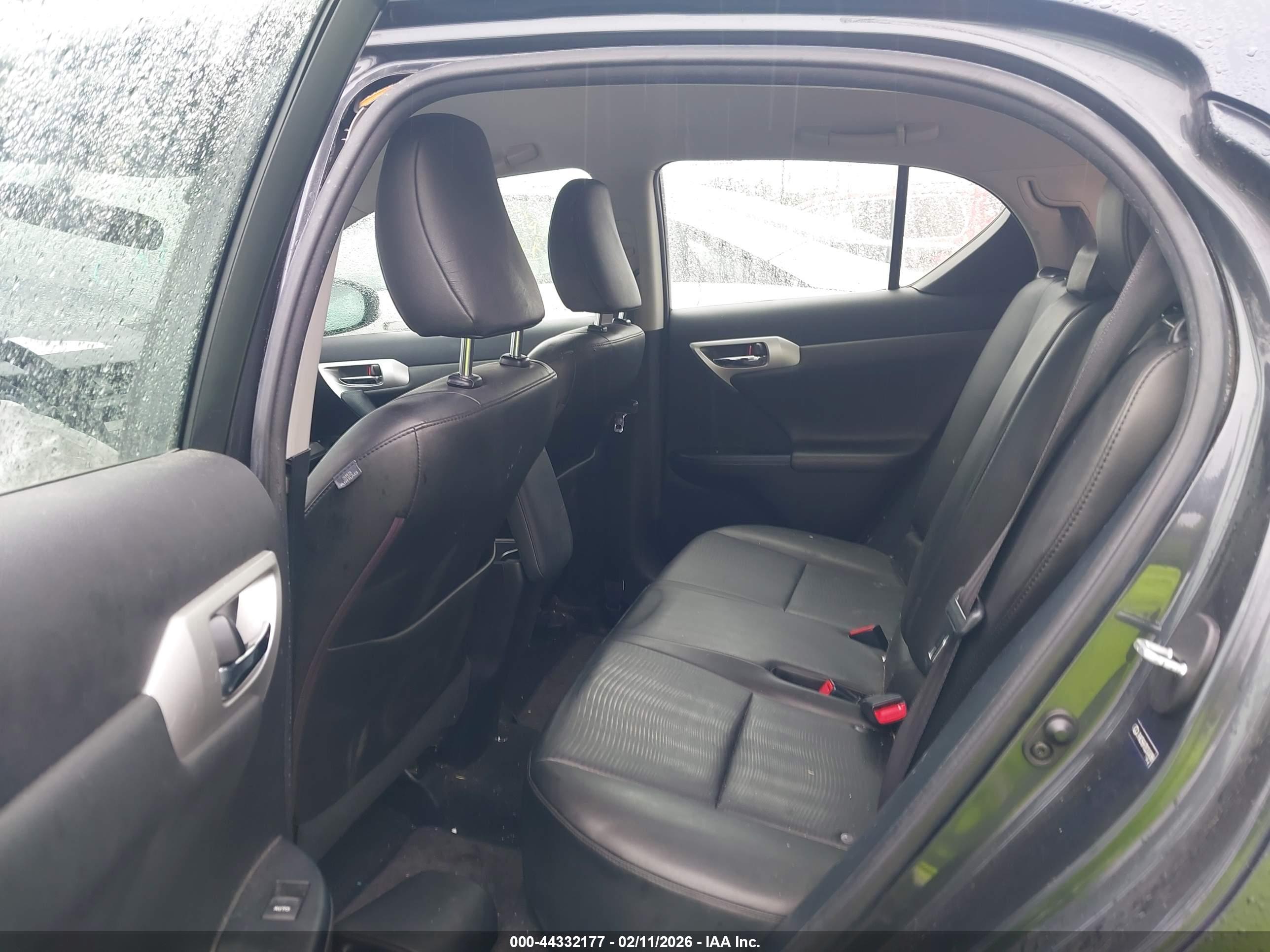 LEXUS CT image 8