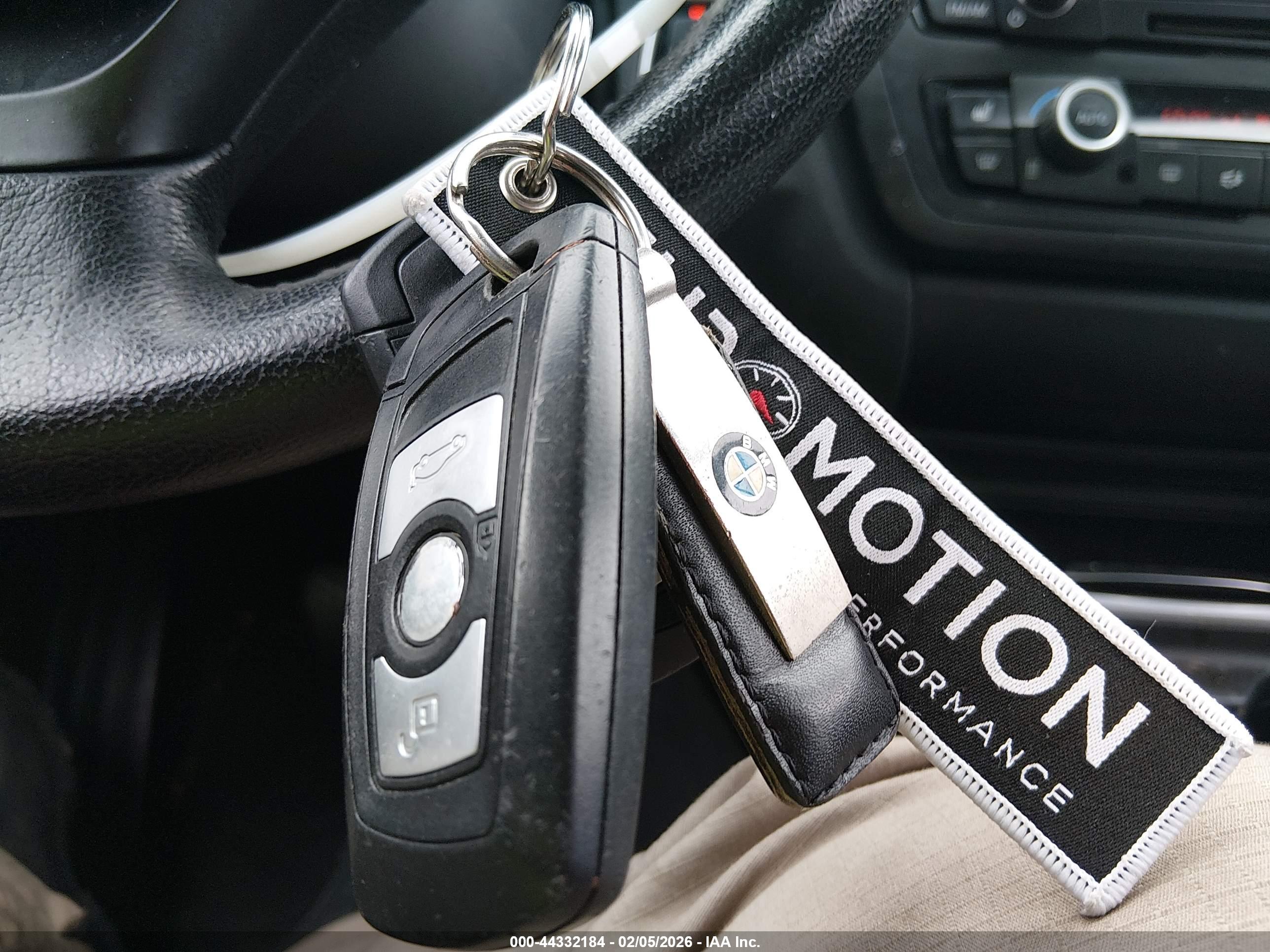 BMW 320I image 11